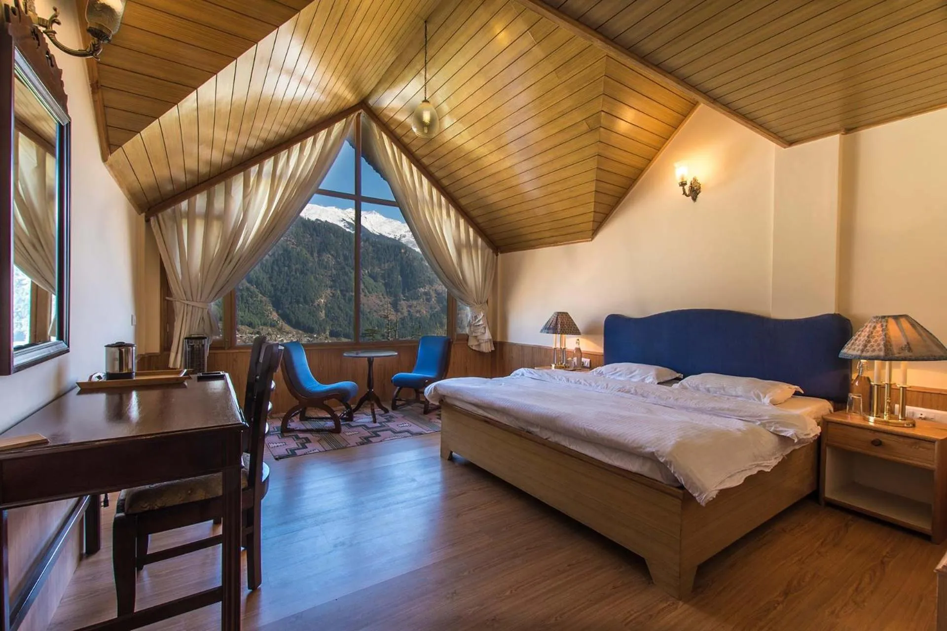 Bedroom, Bed in StayVista at Jodhpur House - Heritage Stay, Manali