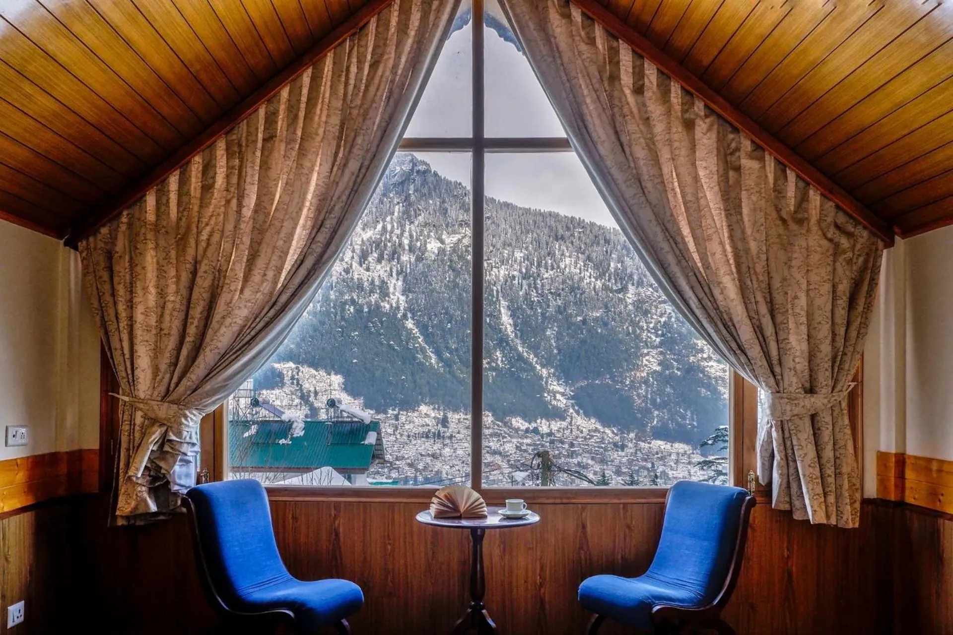 Seating area in StayVista at Jodhpur House - Heritage Stay, Manali