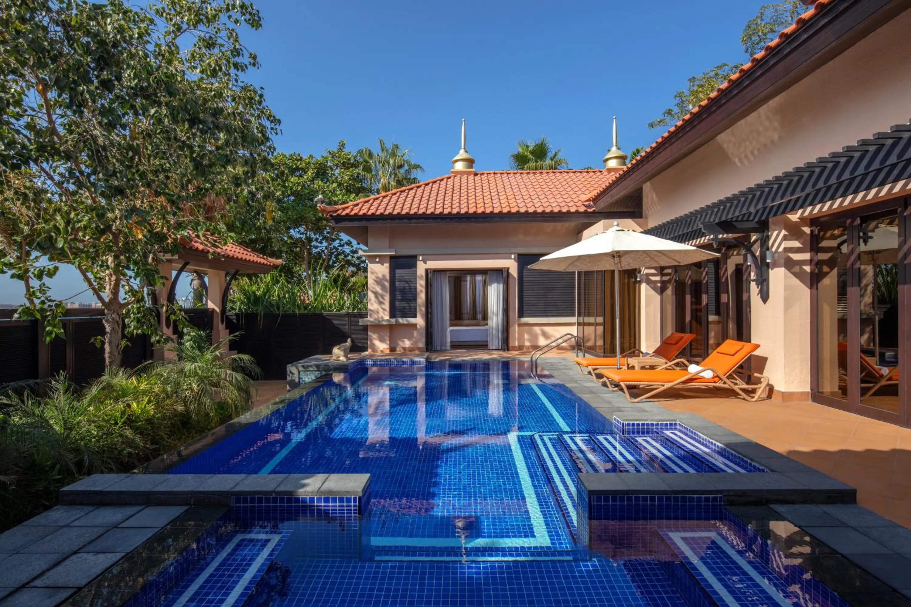 Pool view in Anantara The Palm Dubai Resort