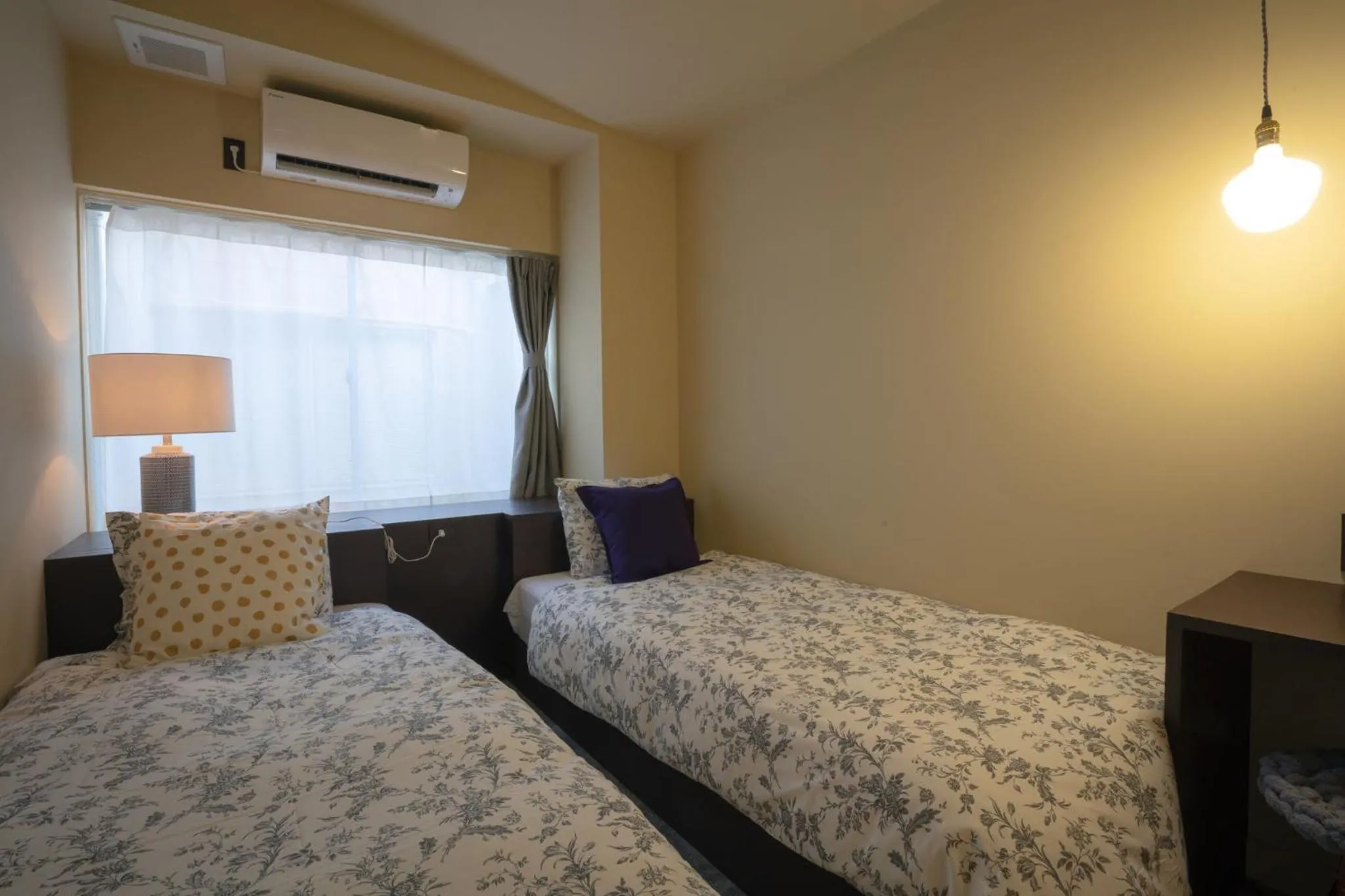 Photo of the whole room, Bed in Hotel Trim