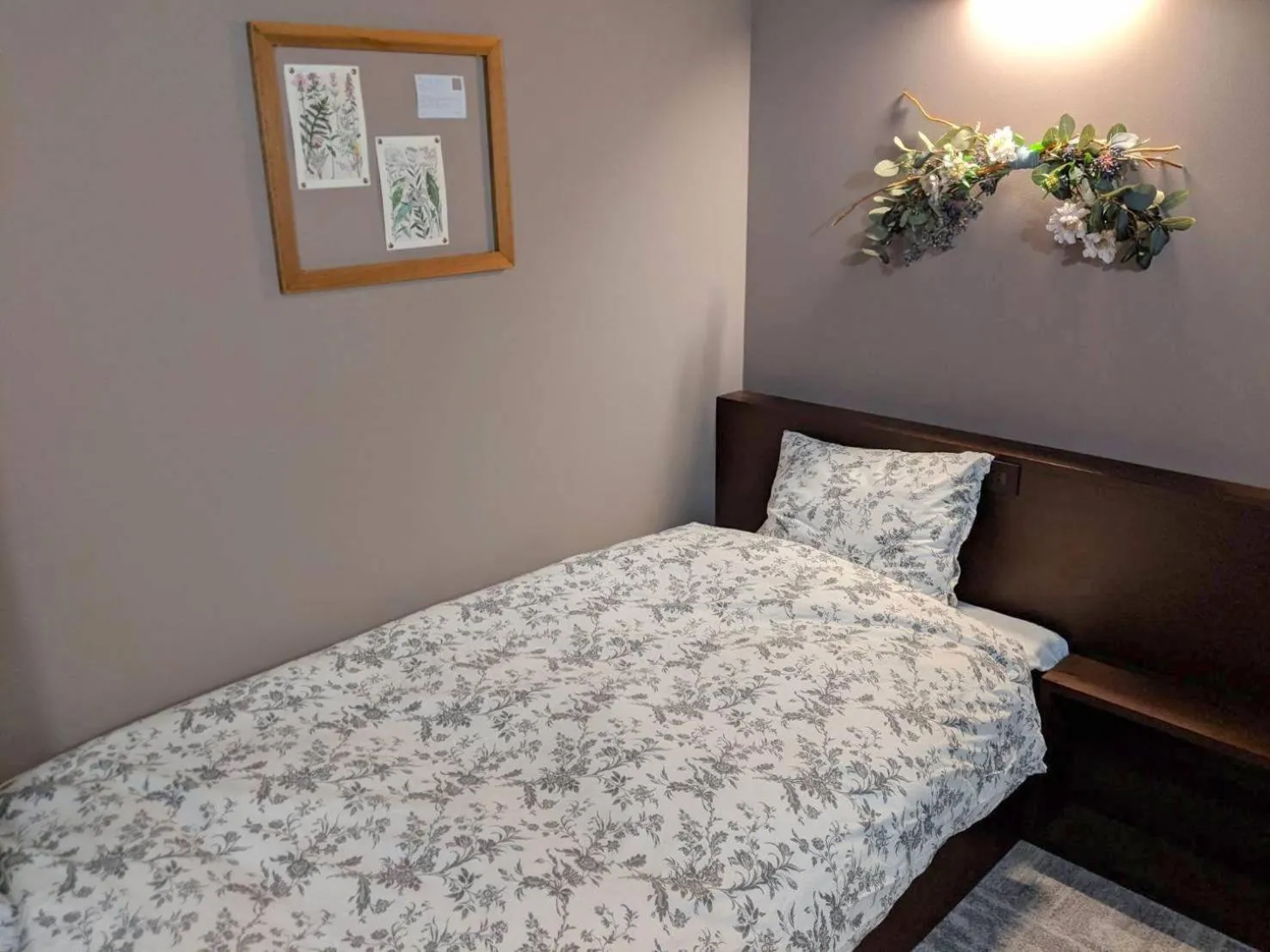 Photo of the whole room, Bed in Hotel Trim