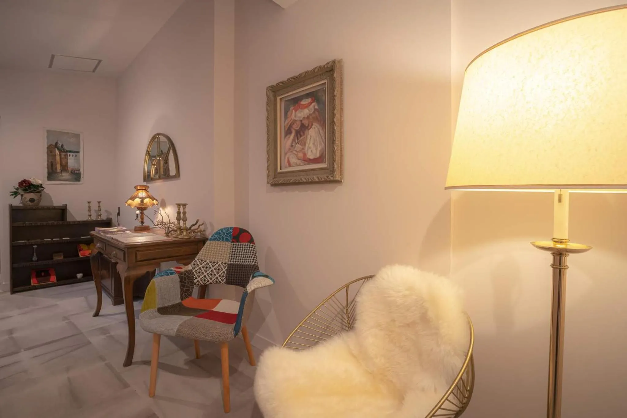 Communal lounge/ TV room in Hotel Trim