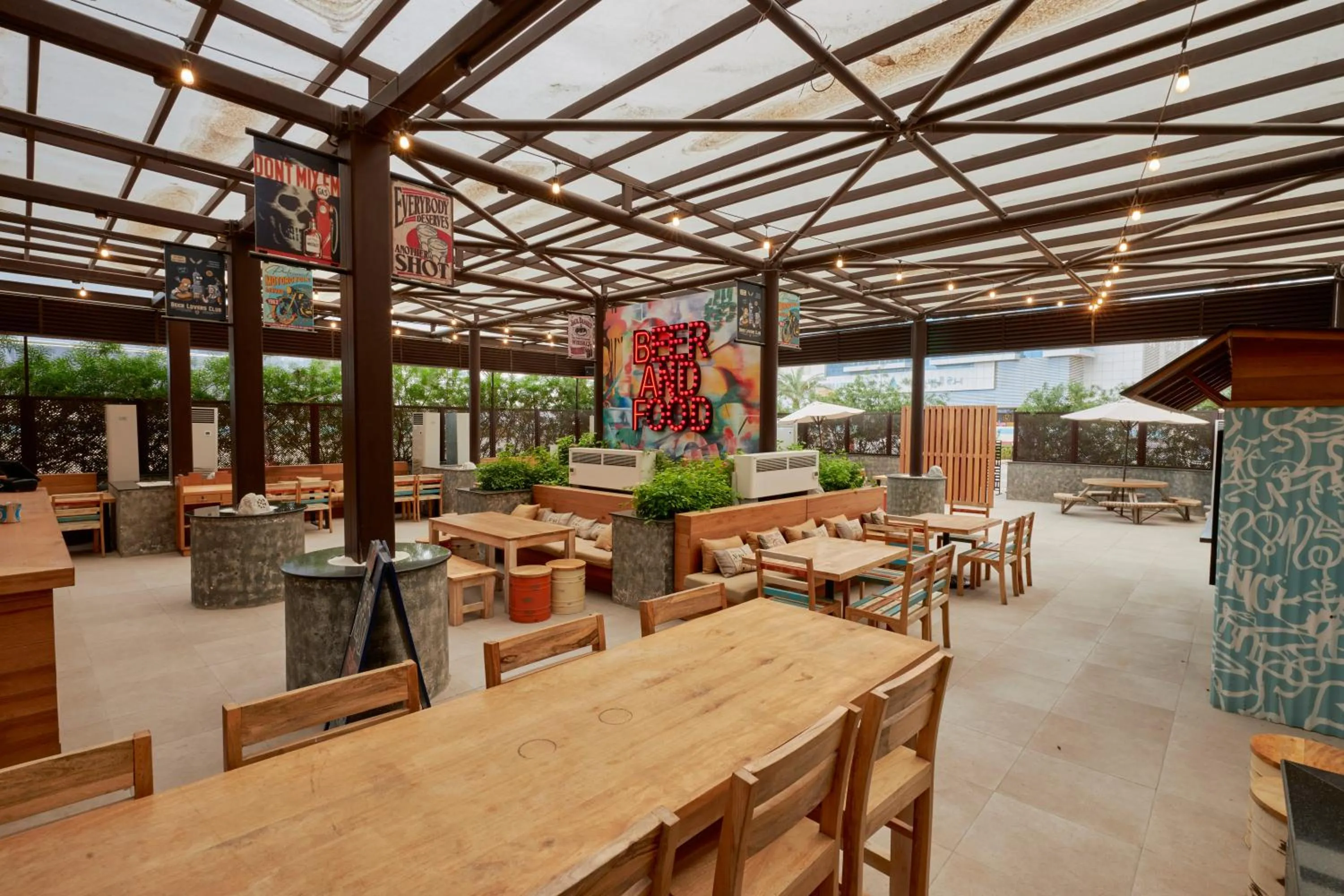 Restaurant/places to eat in Citymax Hotel Business Bay