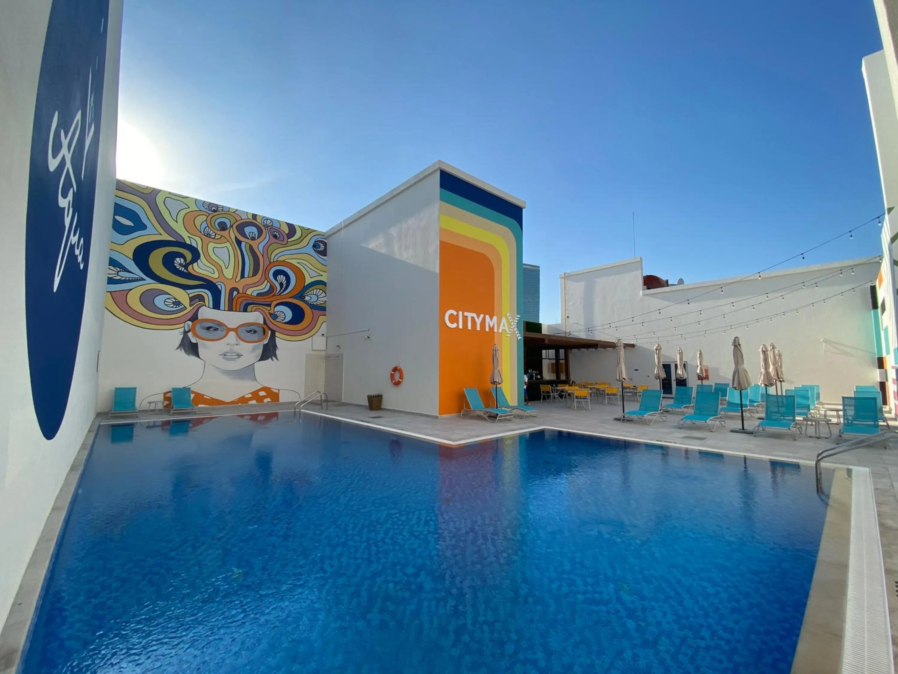 Swimming pool in Citymax Hotel Business Bay