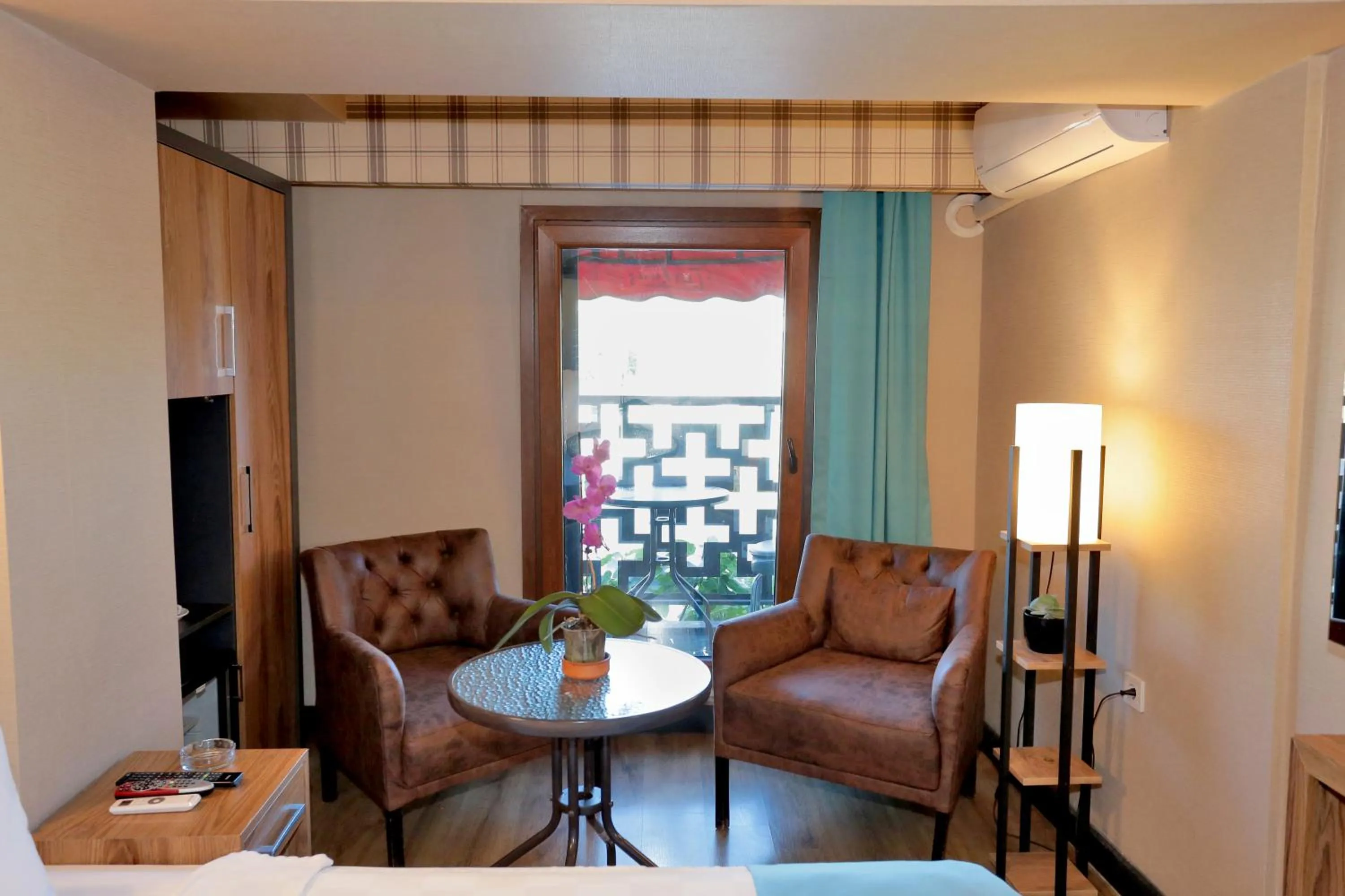 Seating area in Turkuaz Hotel