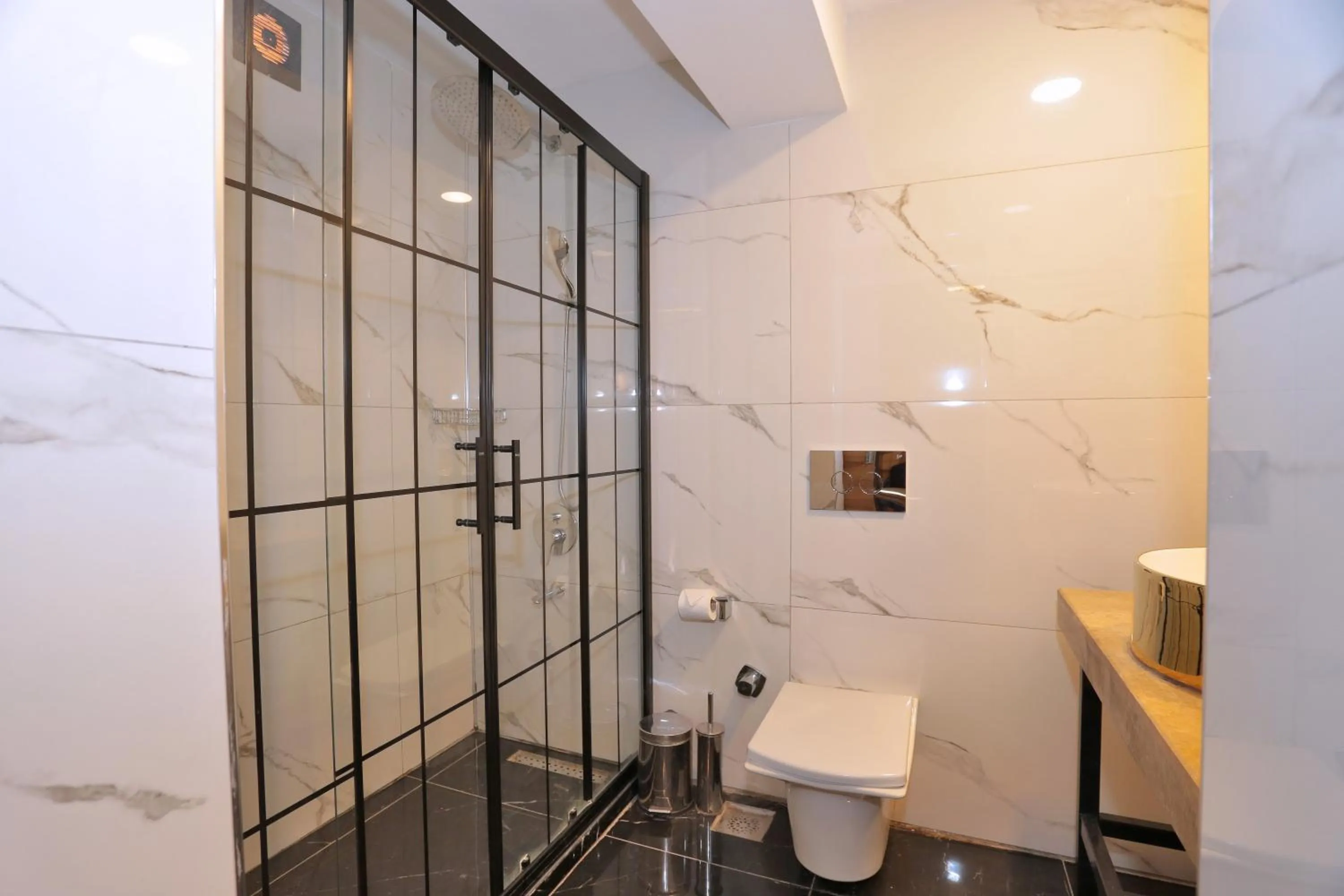 Shower in Turkuaz Hotel