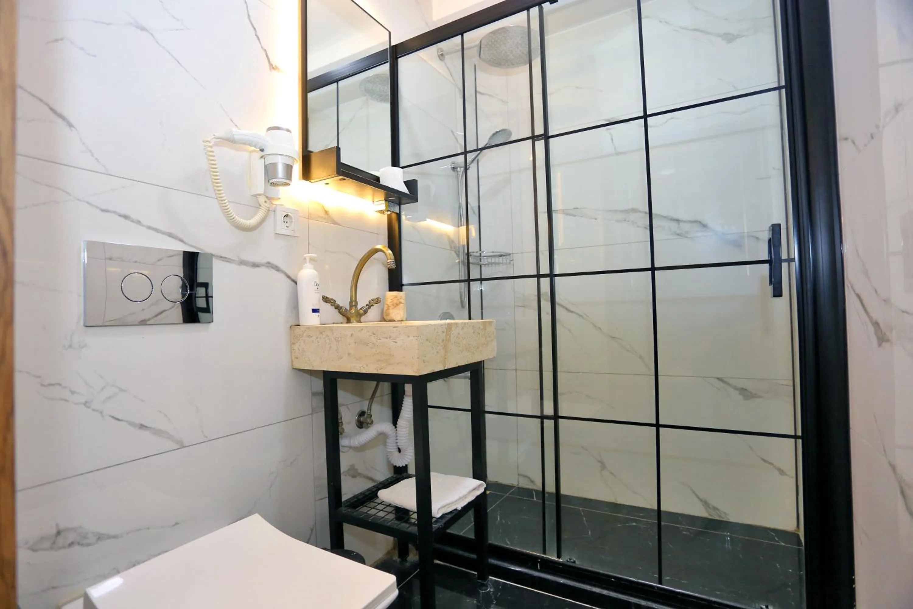 Shower in Turkuaz Hotel