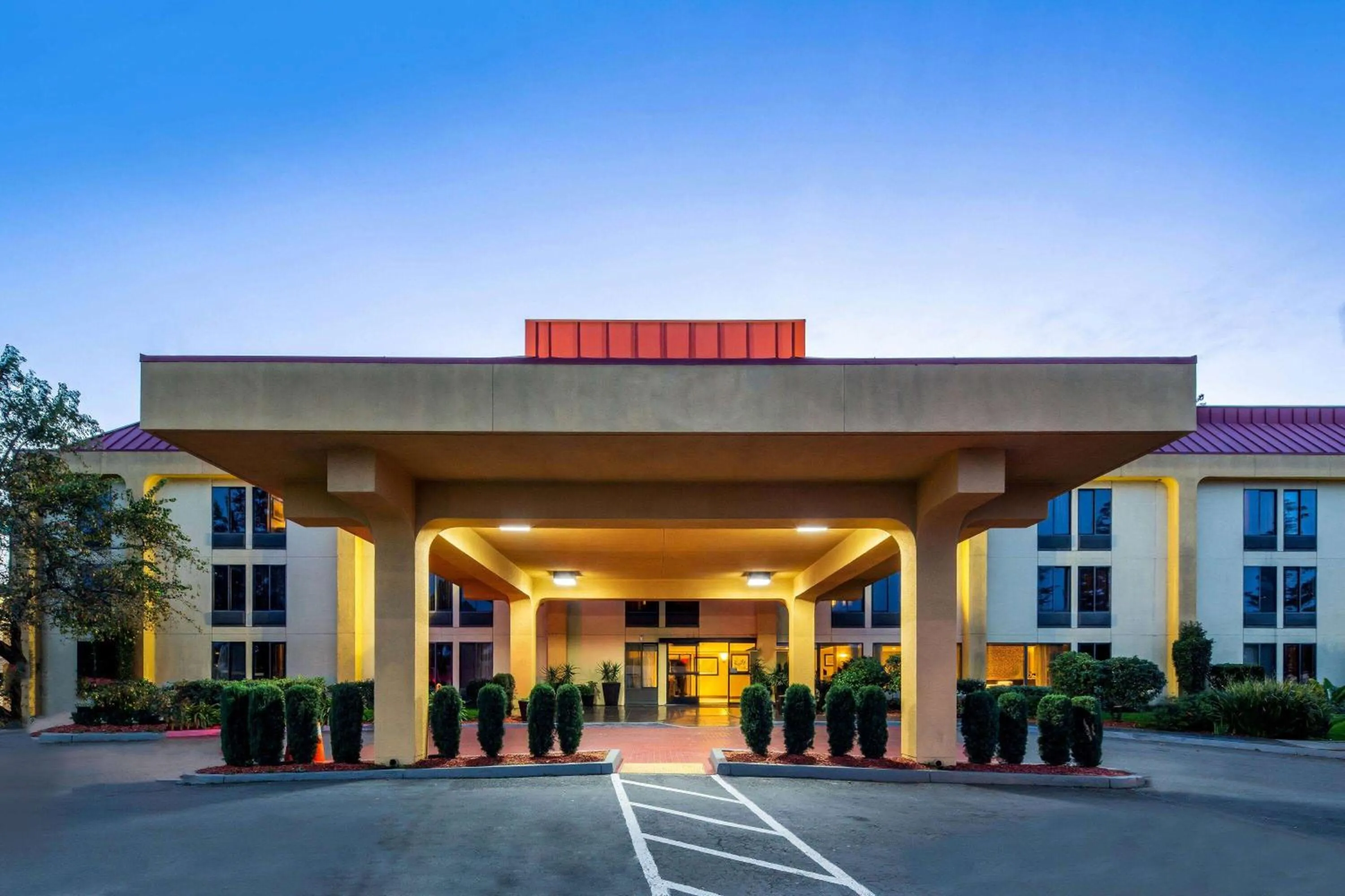 Property building in Oakland Airport Arena Hotel