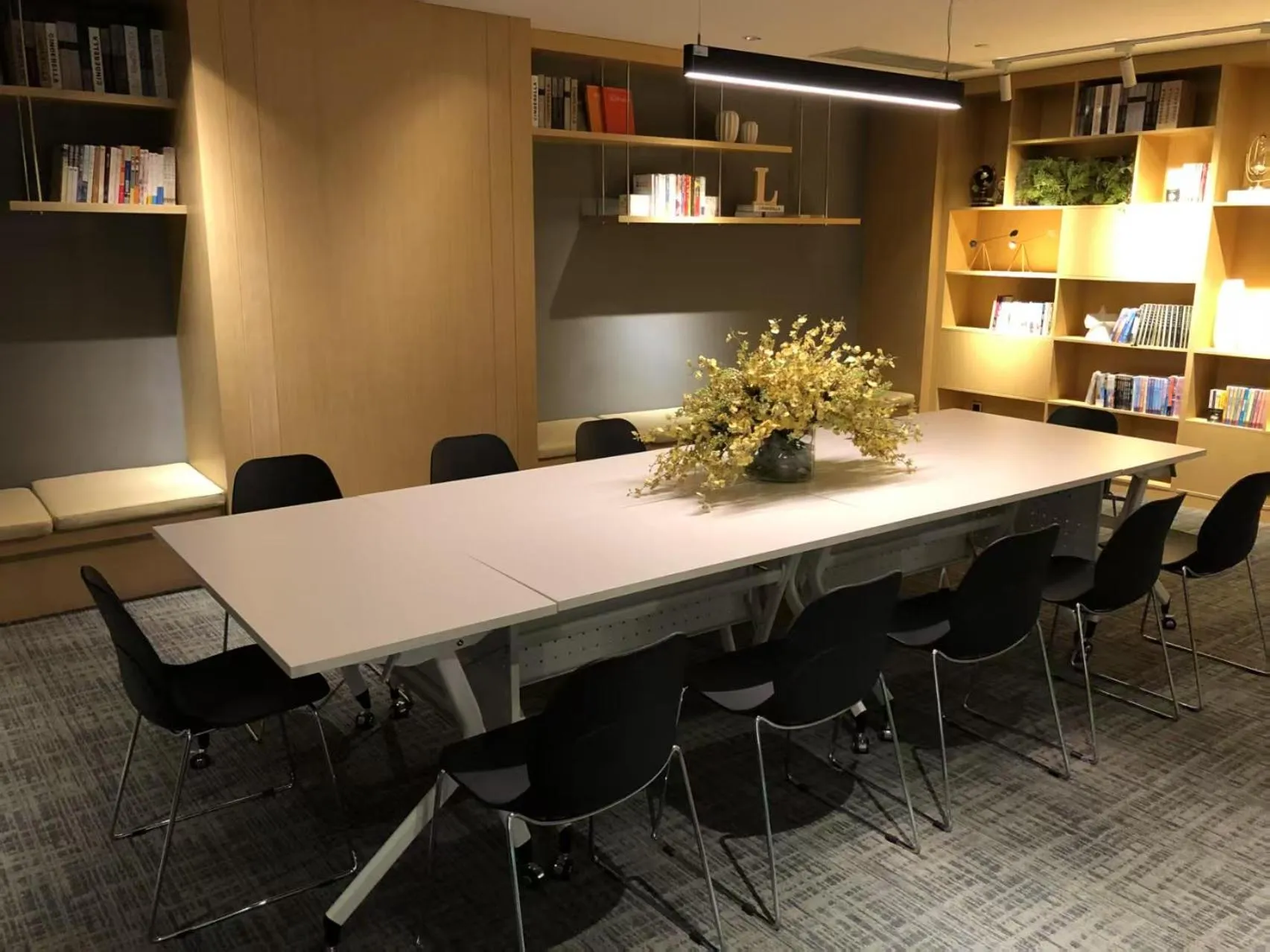 Library in LN Residence Changdi New Aiqun Building