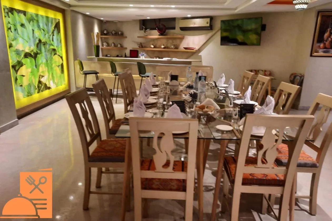 Restaurant/places to eat in Aralia Boutique Hôtel