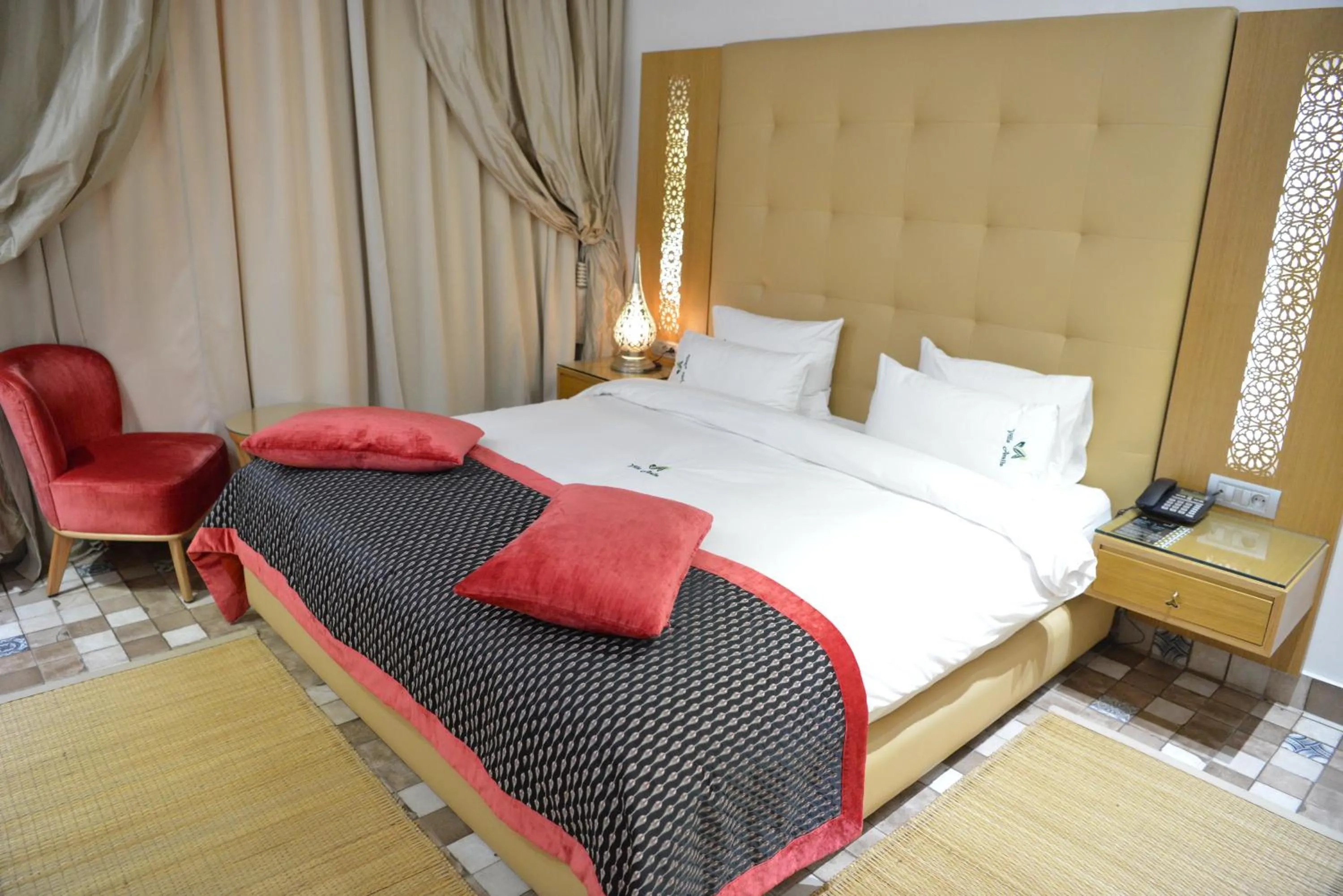 Bedroom, Bed in Aralia Boutique Hôtel