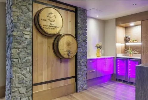 Lounge or bar in Alyeska Resort