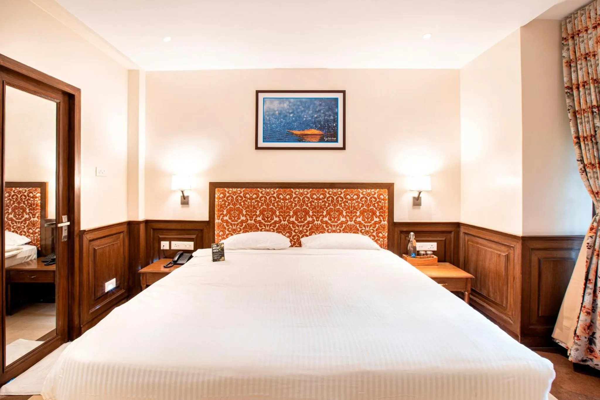 Bed in Hotel Raindrops