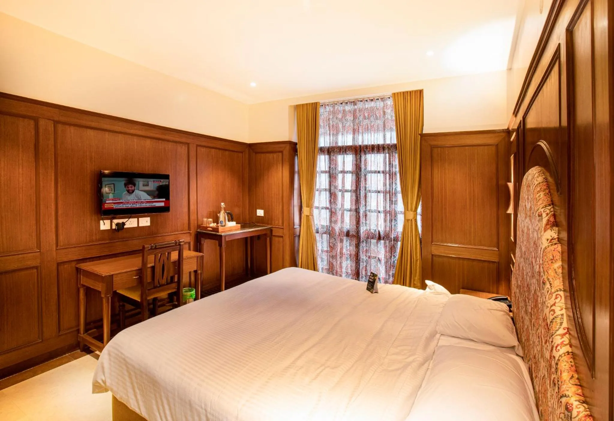 Bed in Hotel Raindrops