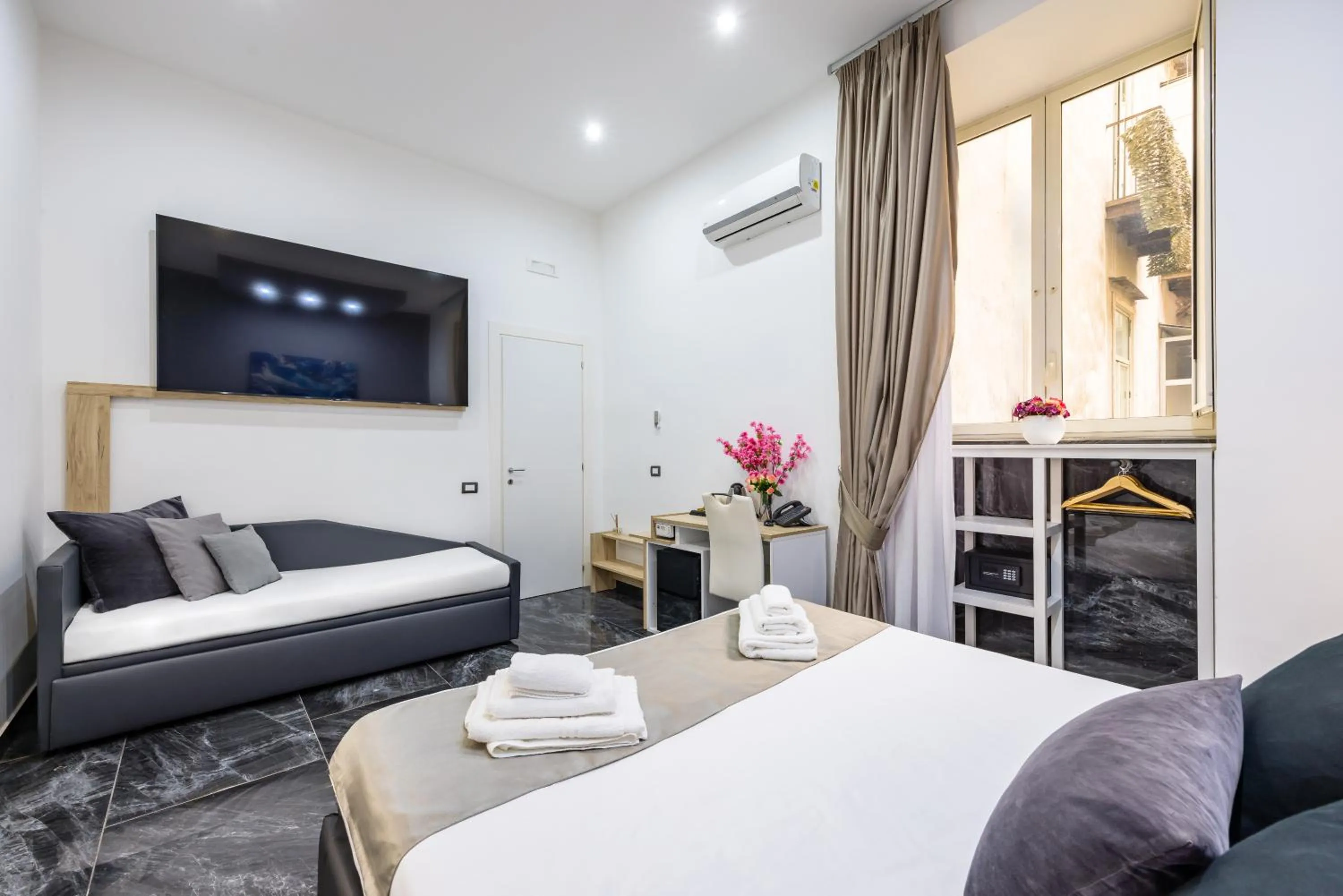 Bed in Bella Napoli Suites