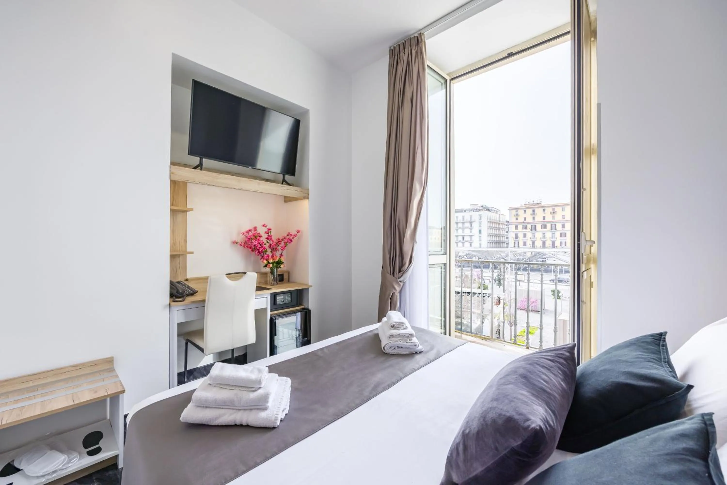 Bed in Bella Napoli Suites