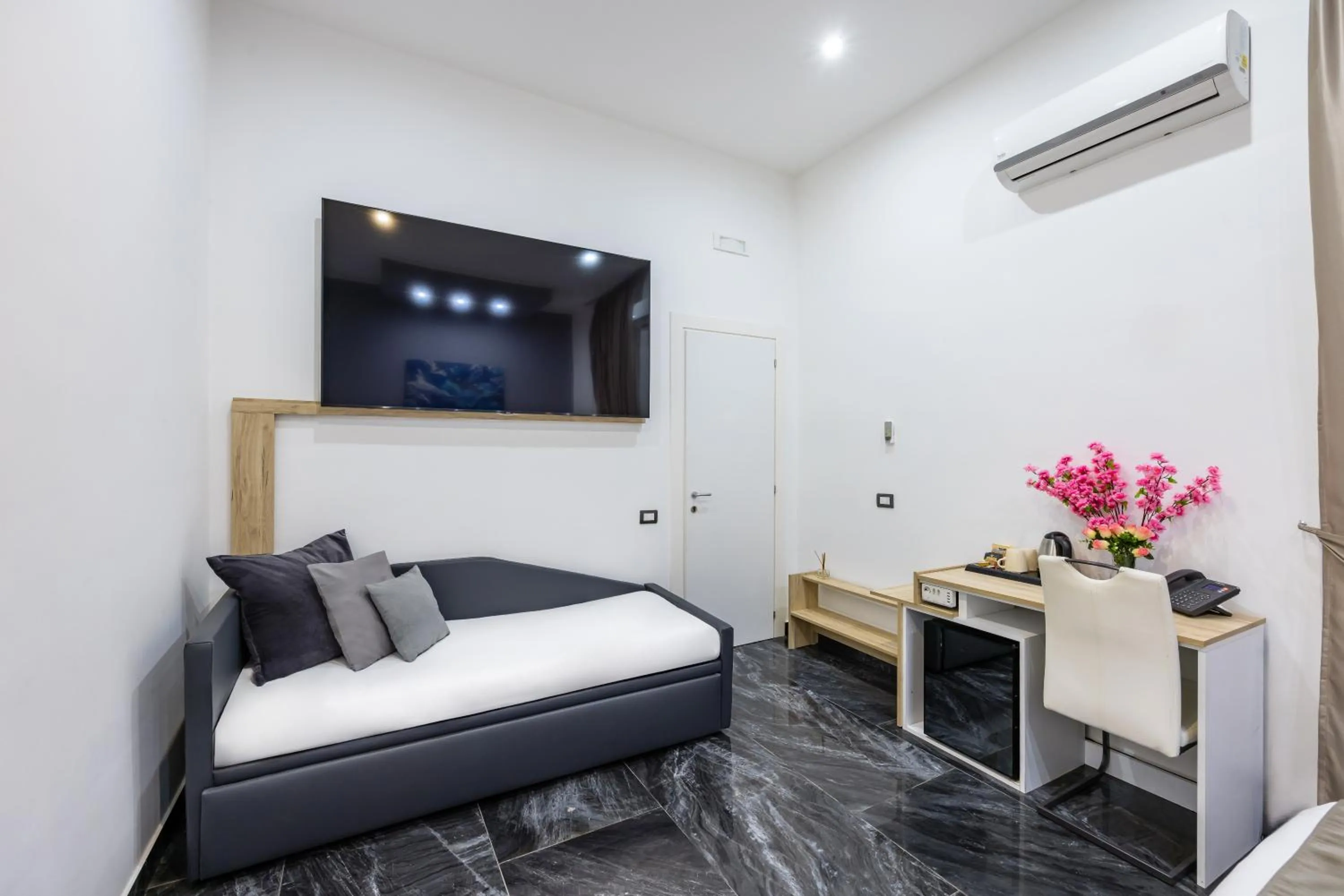 Bed in Bella Napoli Suites