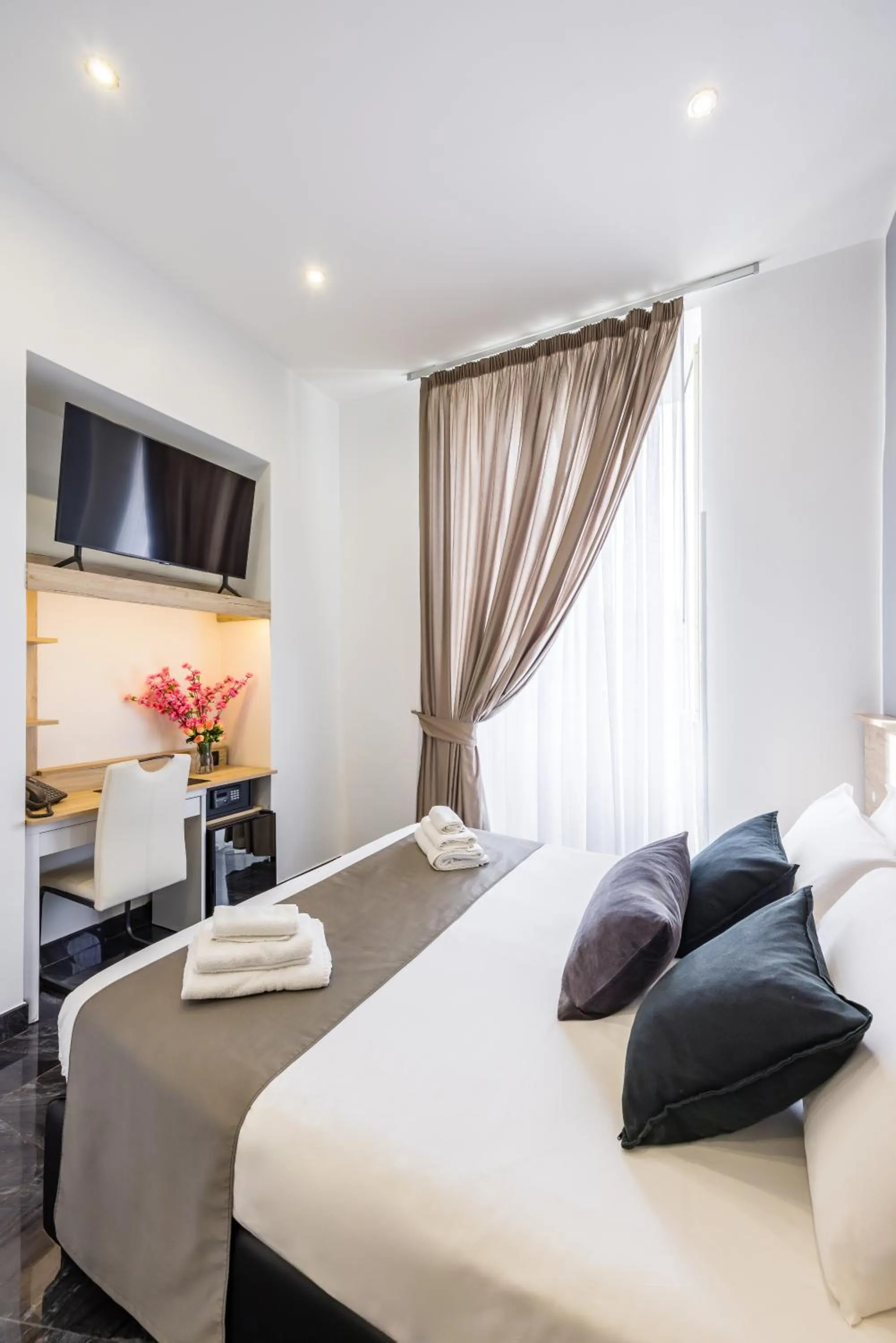 Bed in Bella Napoli Suites