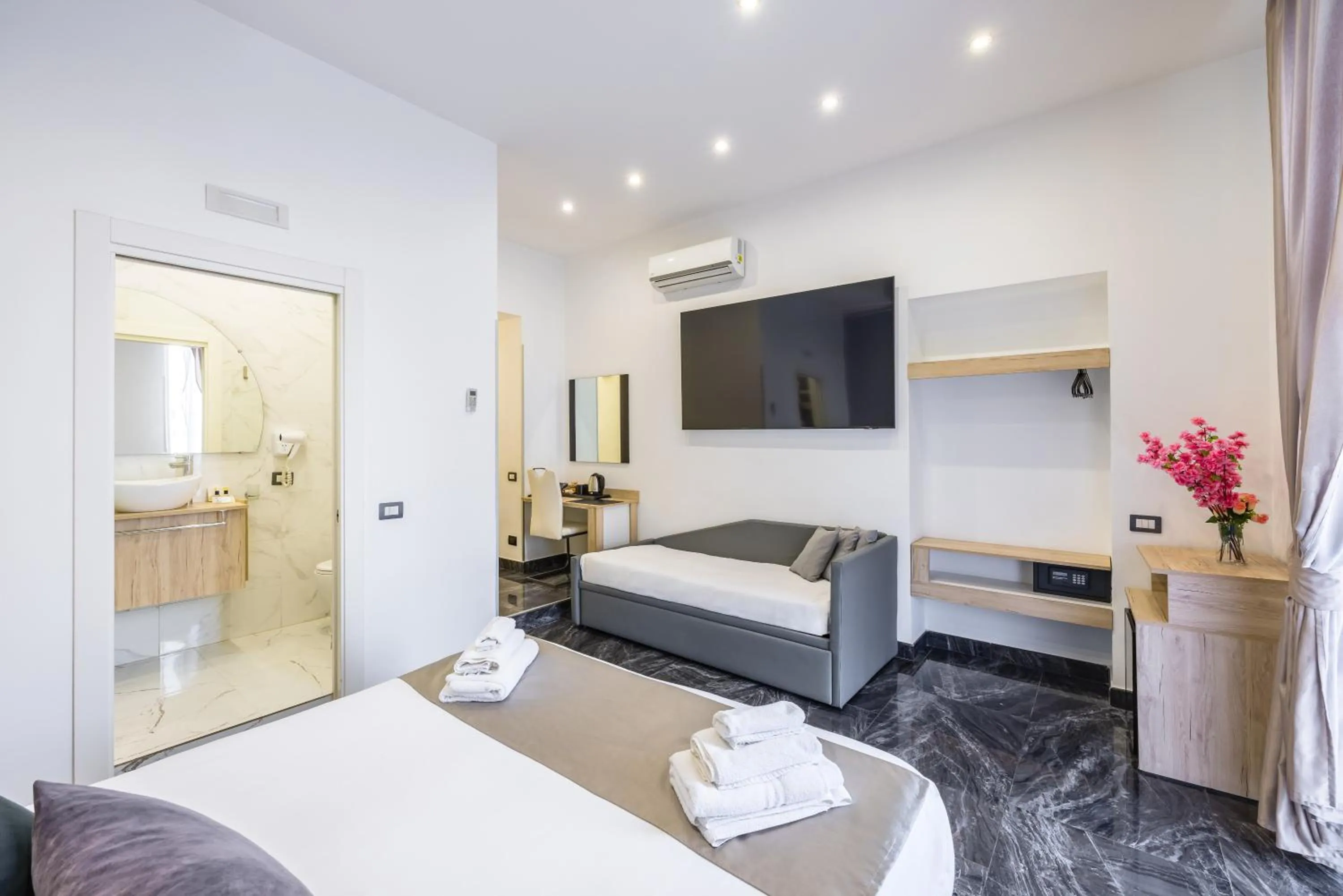 Bed in Bella Napoli Suites