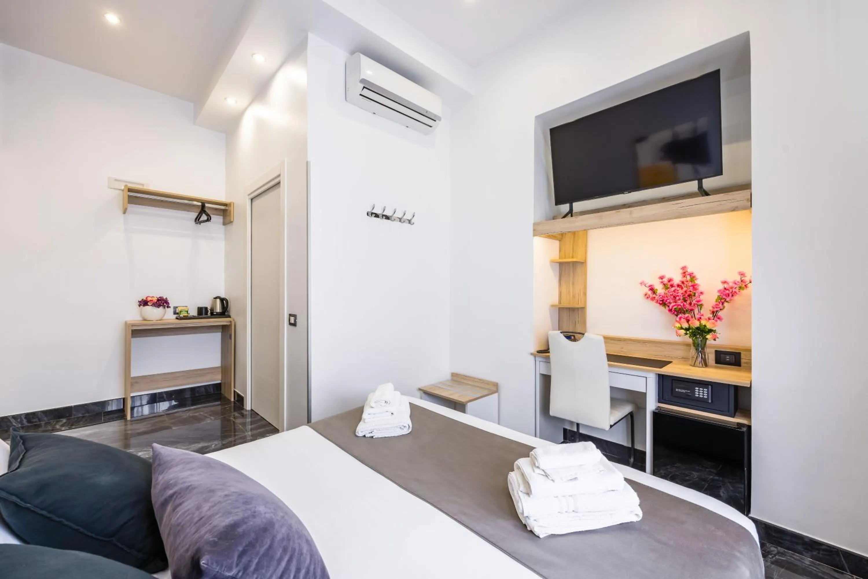 Bed in Bella Napoli Suites