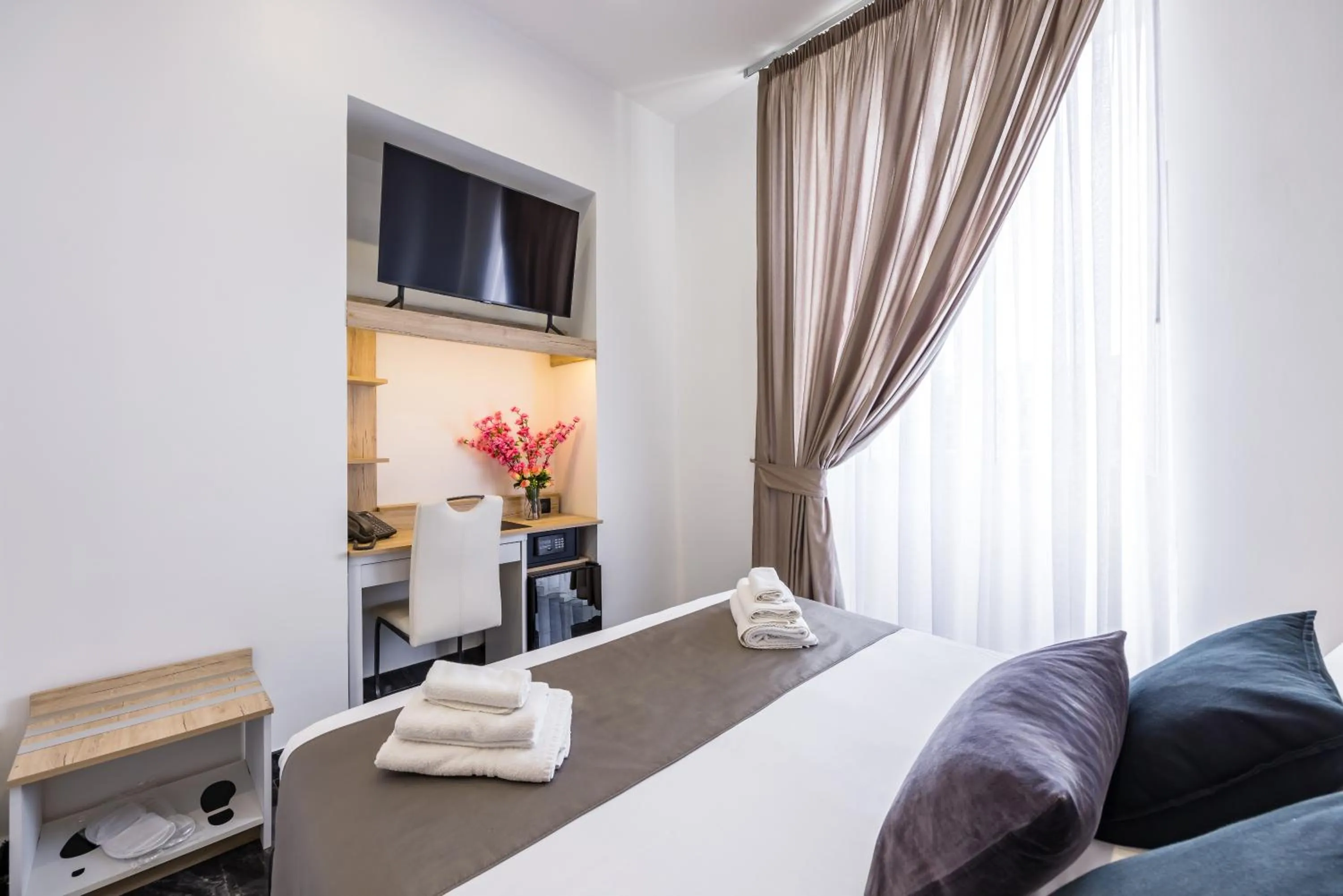 Bed in Bella Napoli Suites