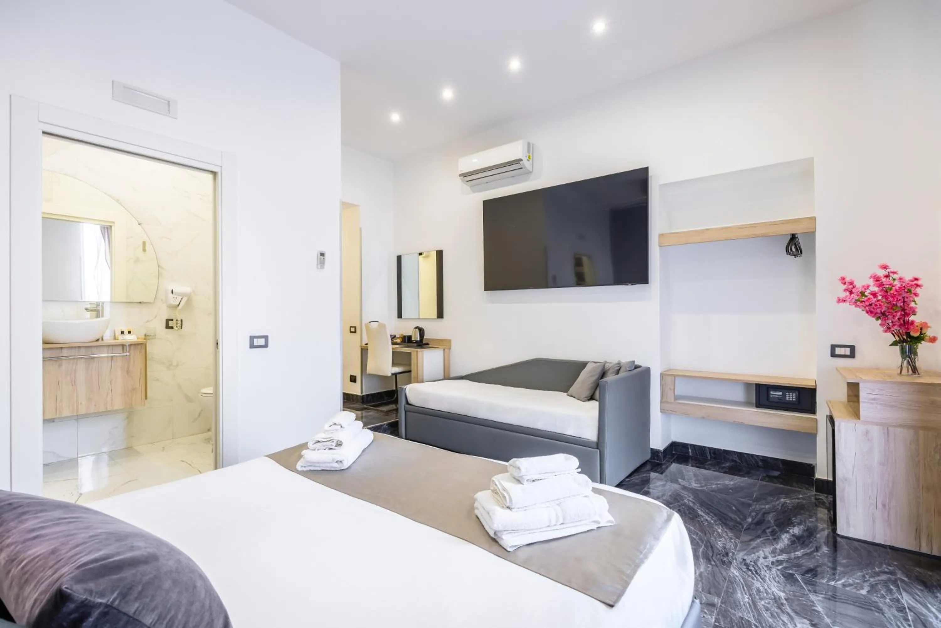 Bed in Bella Napoli Suites