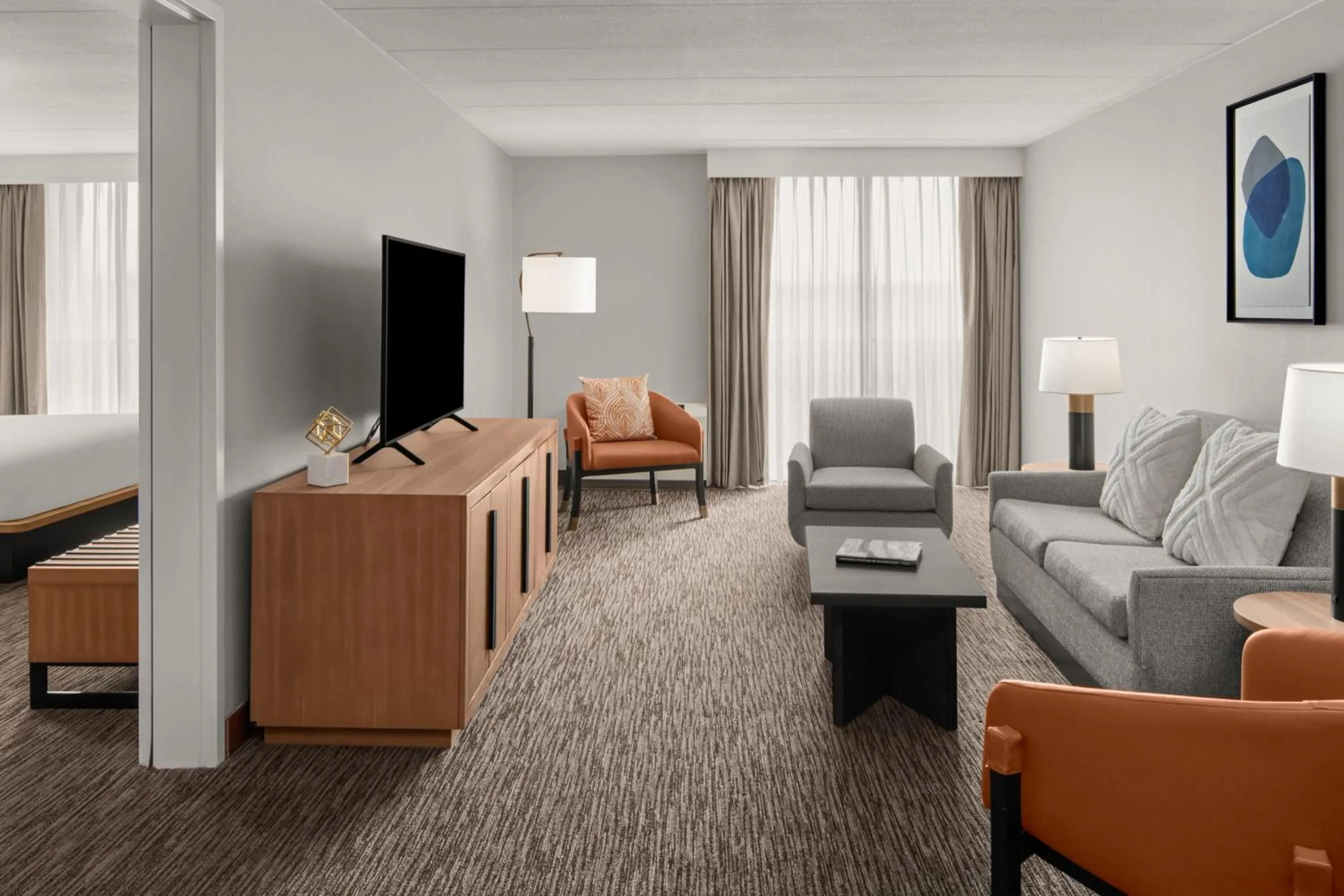 Living room in Sheraton Milwaukee Brookfield