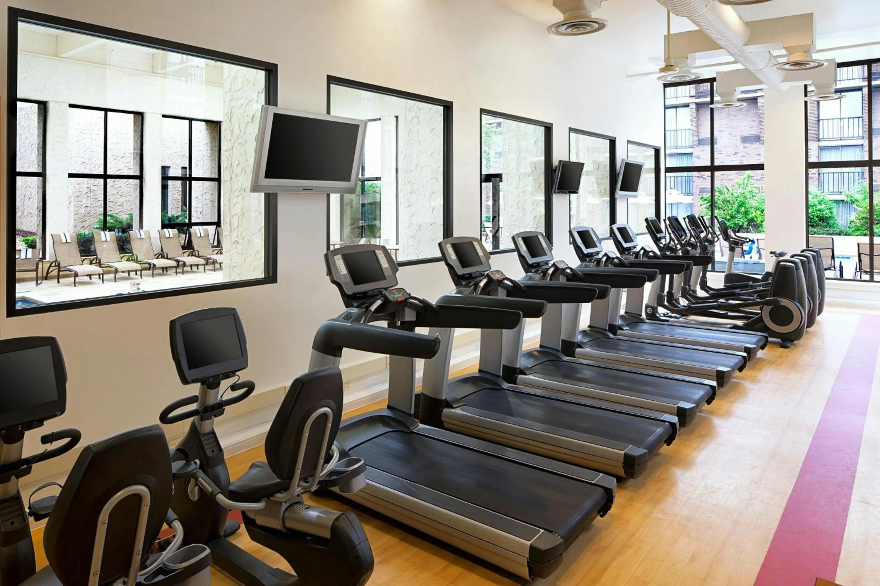 Fitness centre/facilities in Sheraton Milwaukee Brookfield
