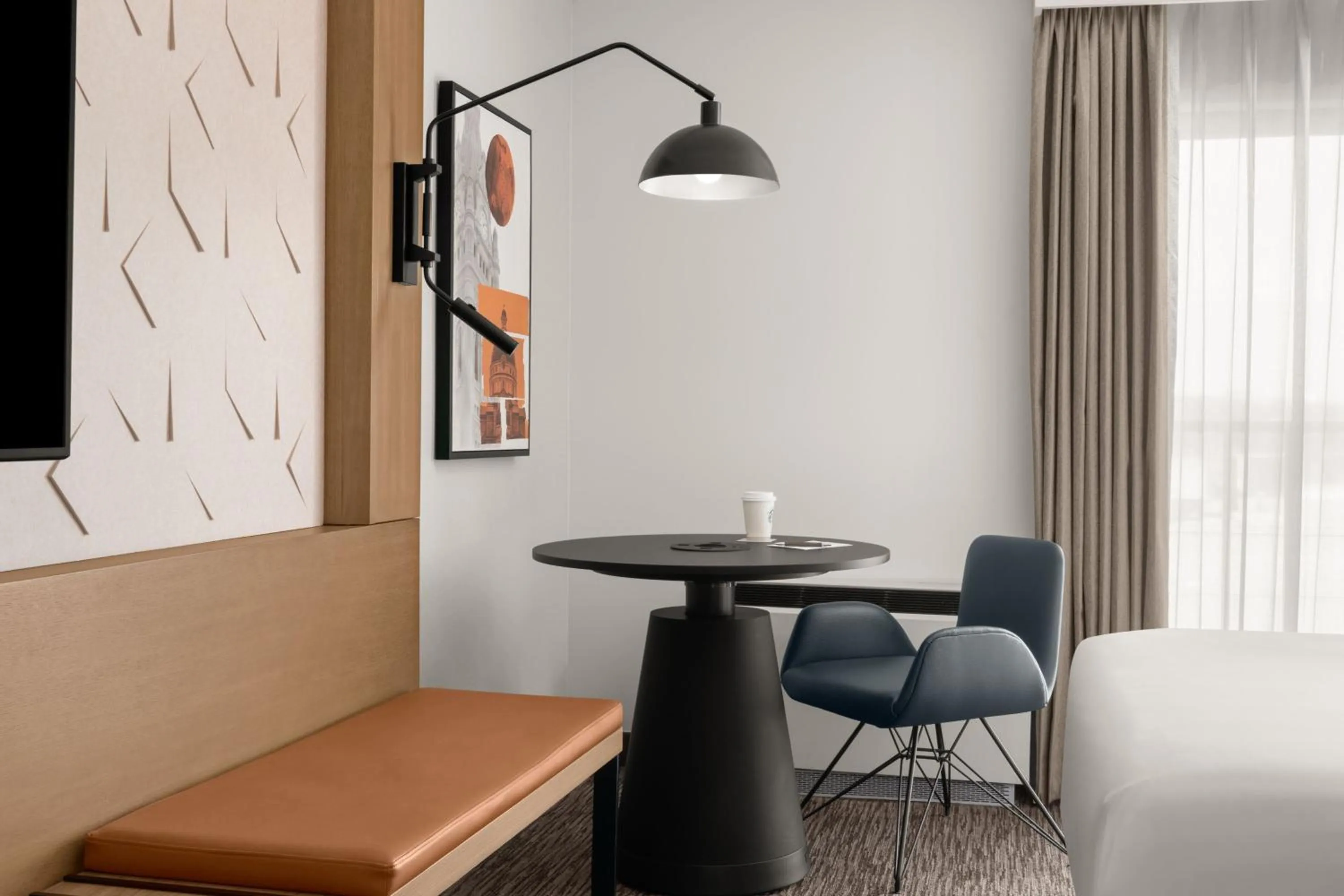 Photo of the whole room in Sheraton Milwaukee Brookfield