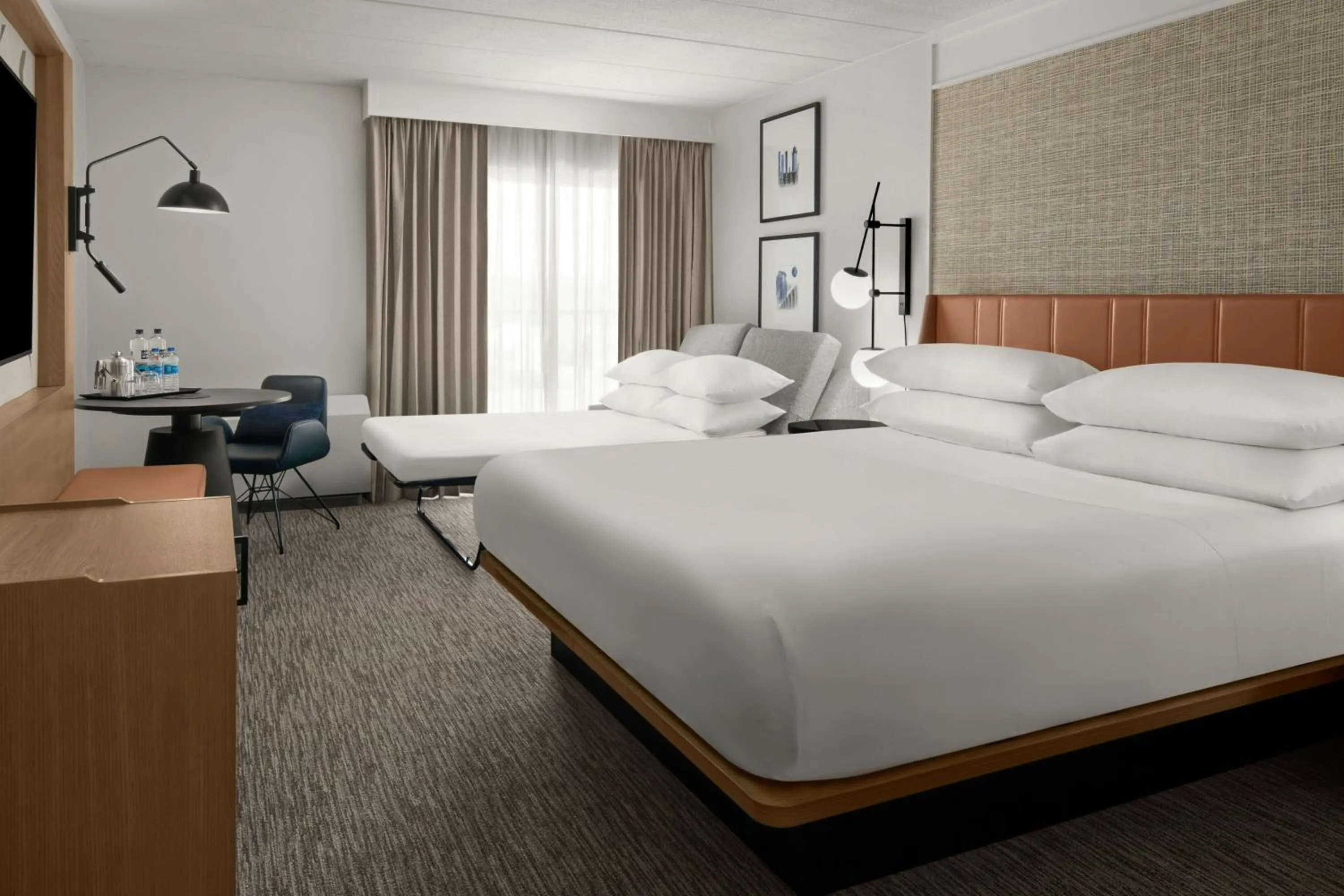 Bedroom, Bed in Sheraton Milwaukee Brookfield