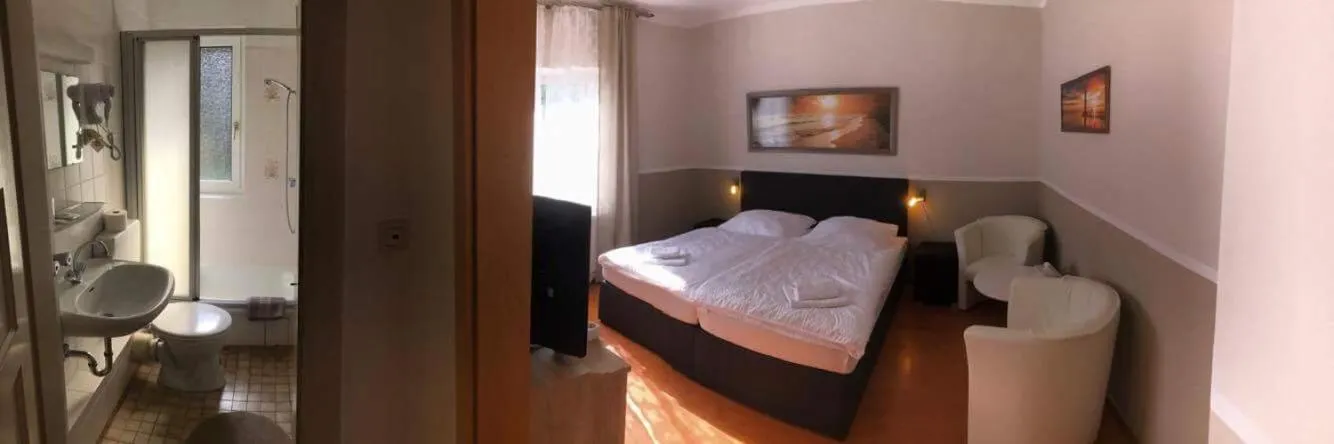 Photo of the whole room, Bed in Zum Grünen Jäger