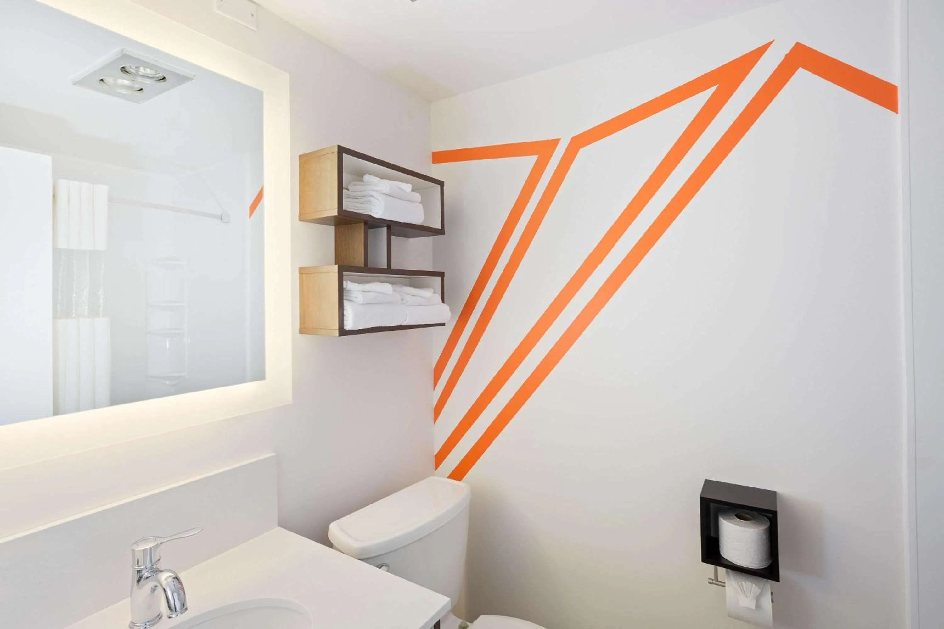 King Studio Suite - Non-Smoking in Howard Johnson by Wyndham Toms River