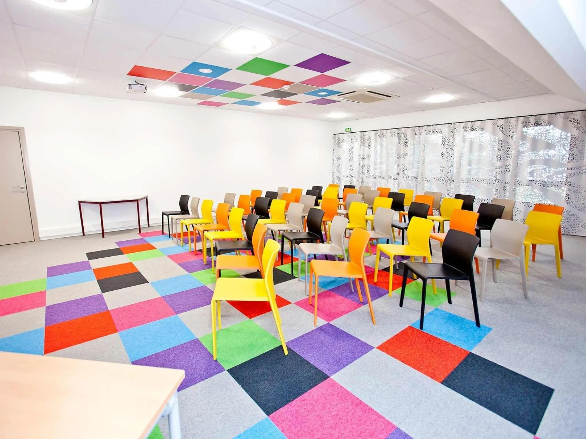 Meeting/conference room in ibis Styles Sarrebourg