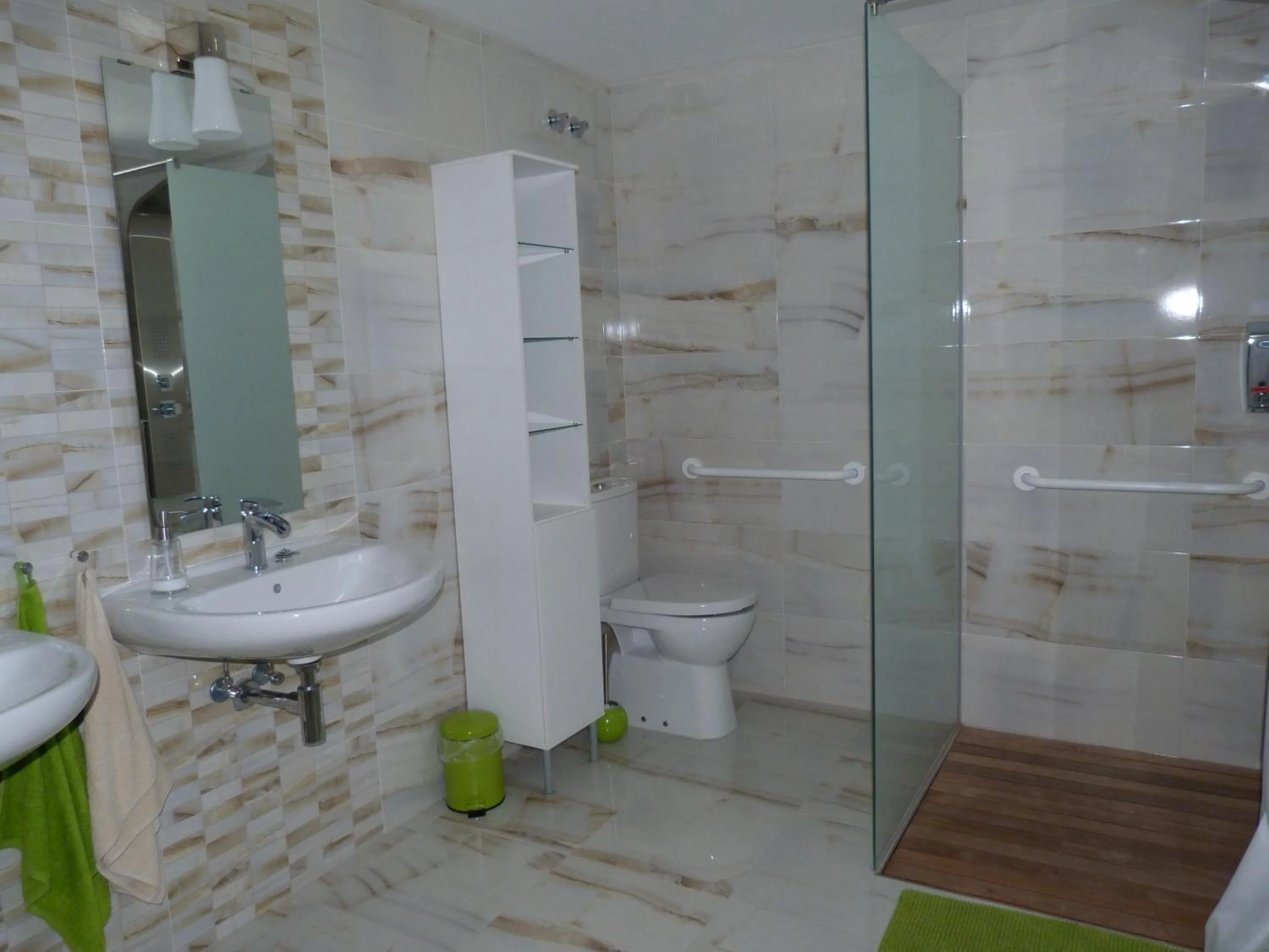 Bathroom in Hotel Garazar