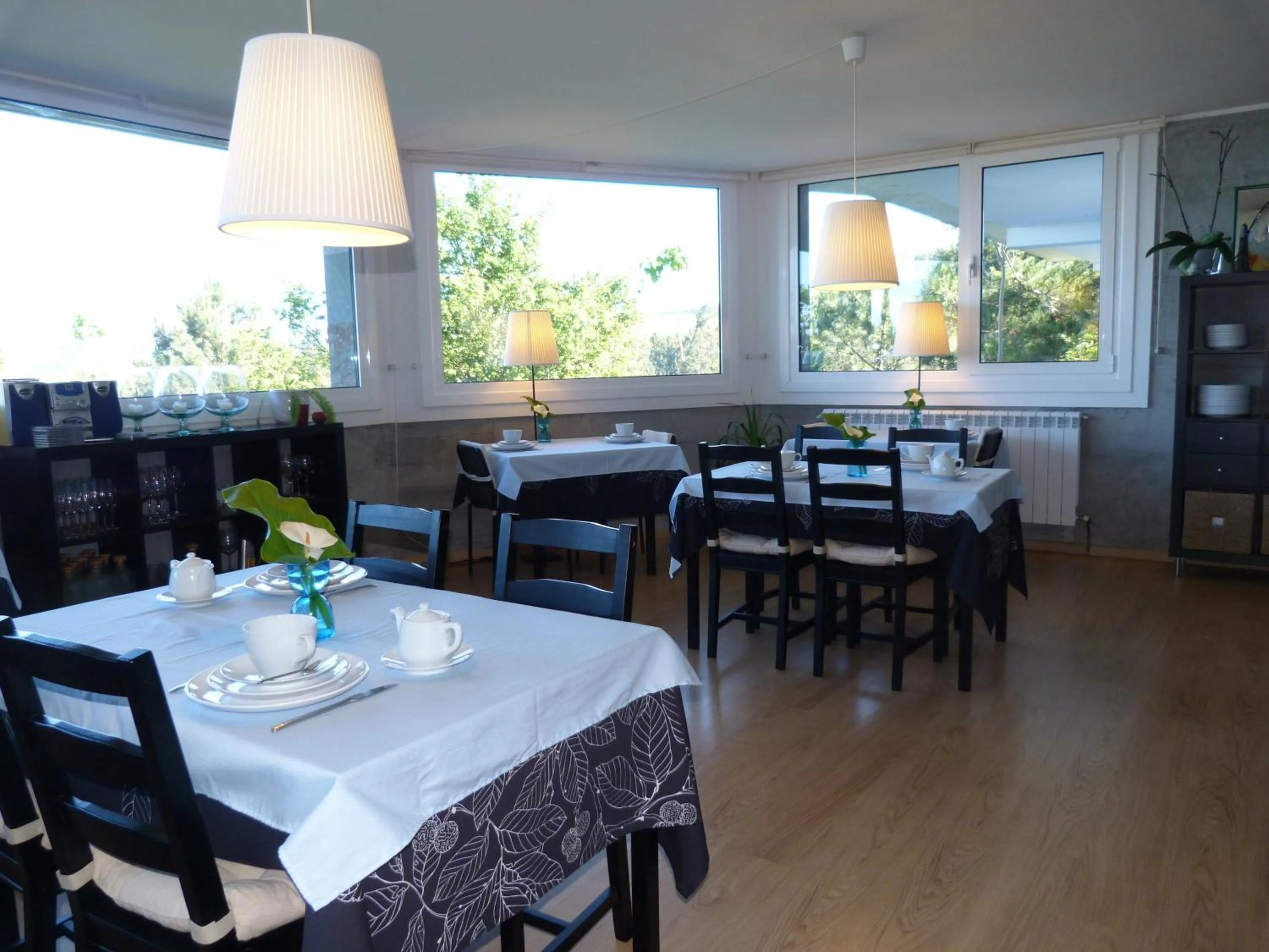 Restaurant/places to eat in Hotel Garazar