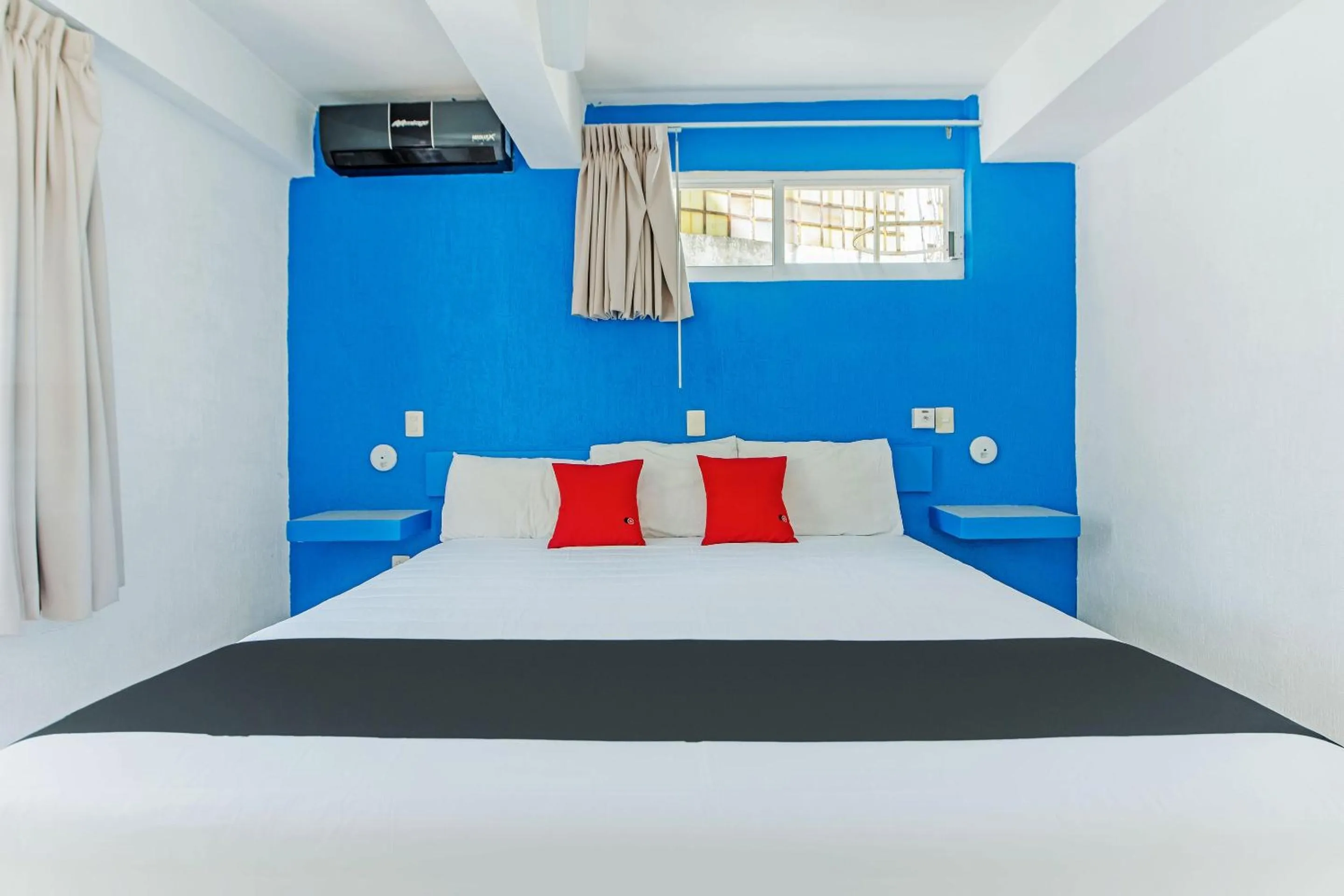 Bedroom, Bed in Capital O Hotel El Mejicano, Acapulco