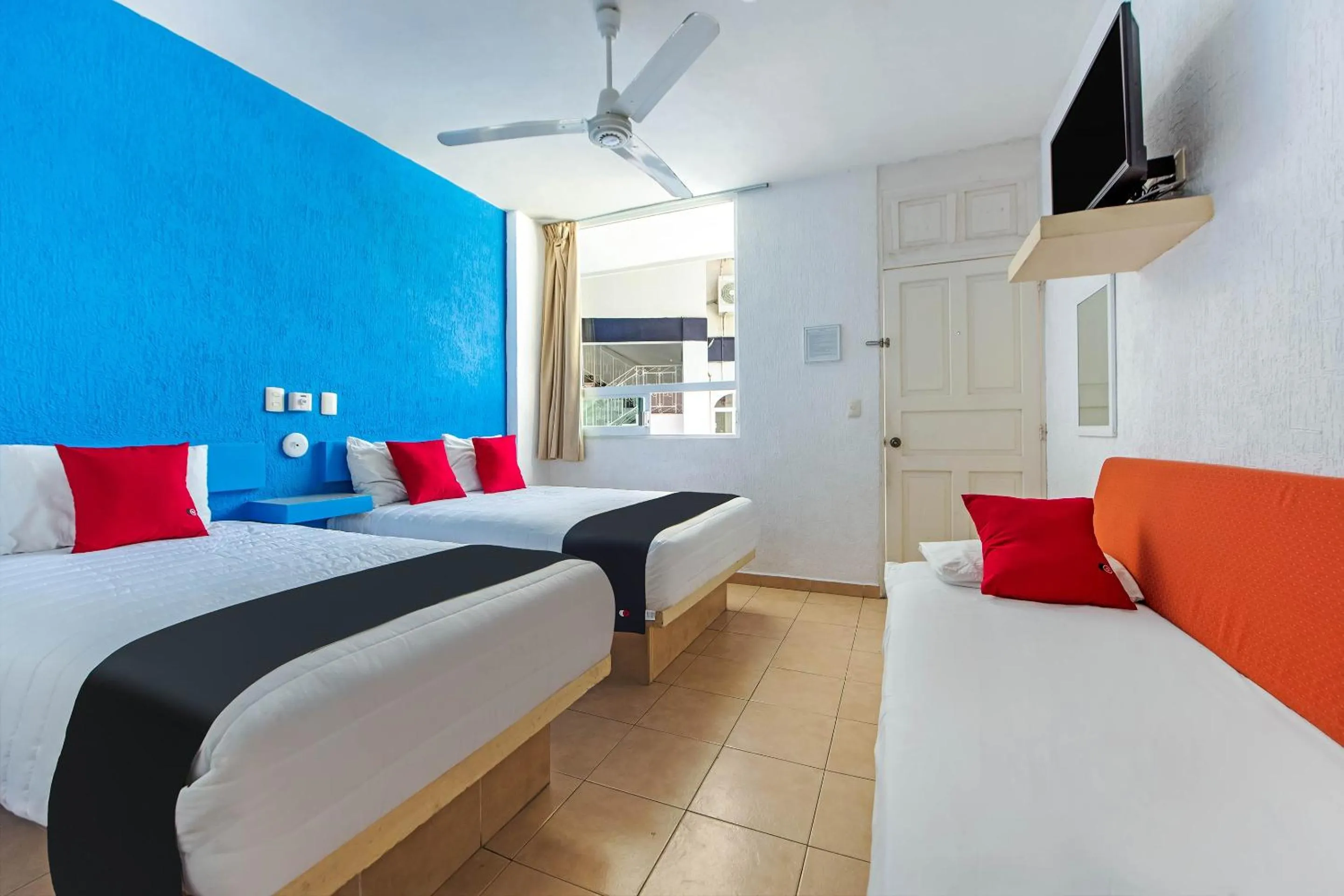 Bedroom, Bed in Capital O Hotel El Mejicano, Acapulco