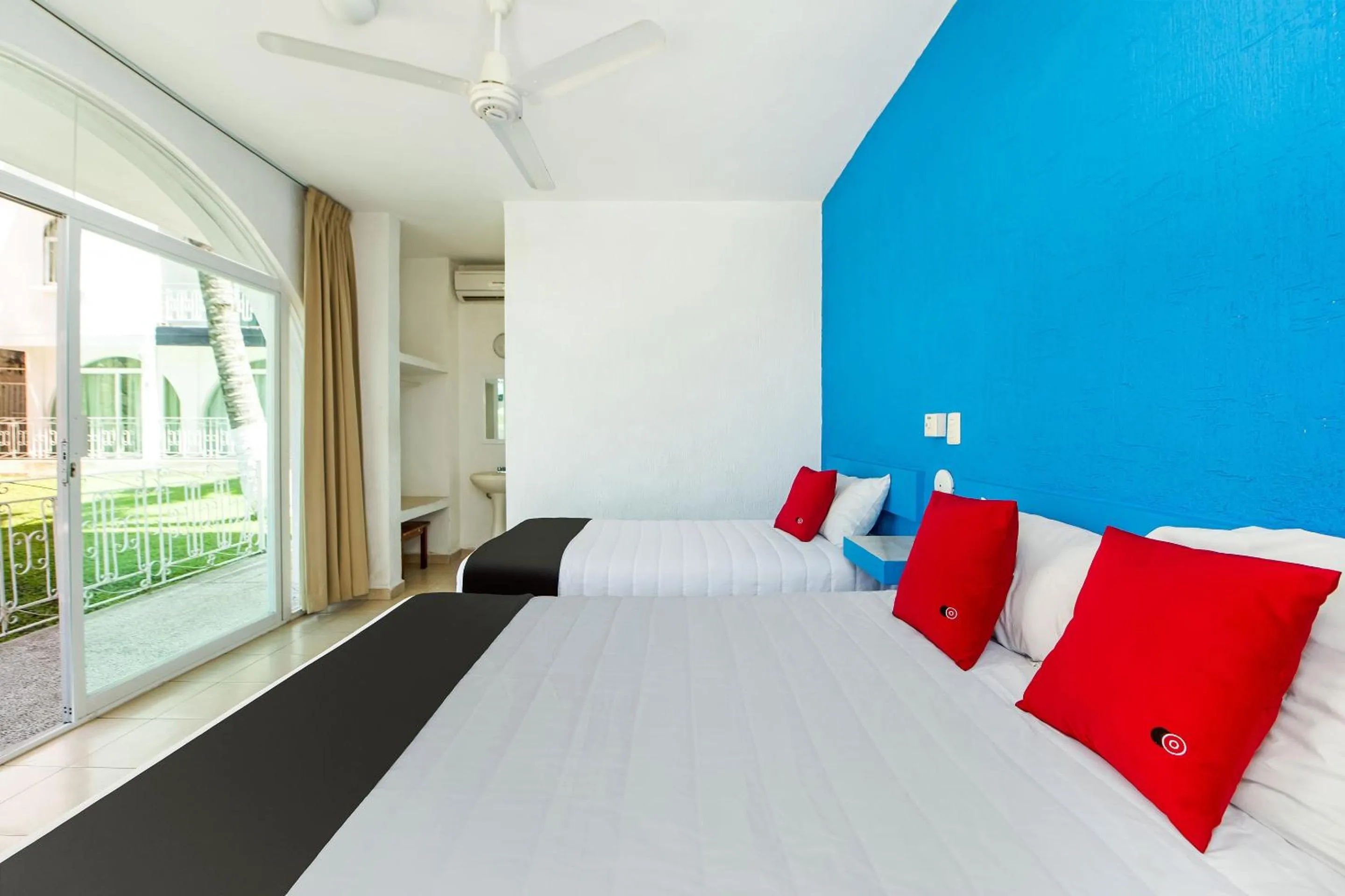 Bedroom, Bed in Capital O Hotel El Mejicano, Acapulco