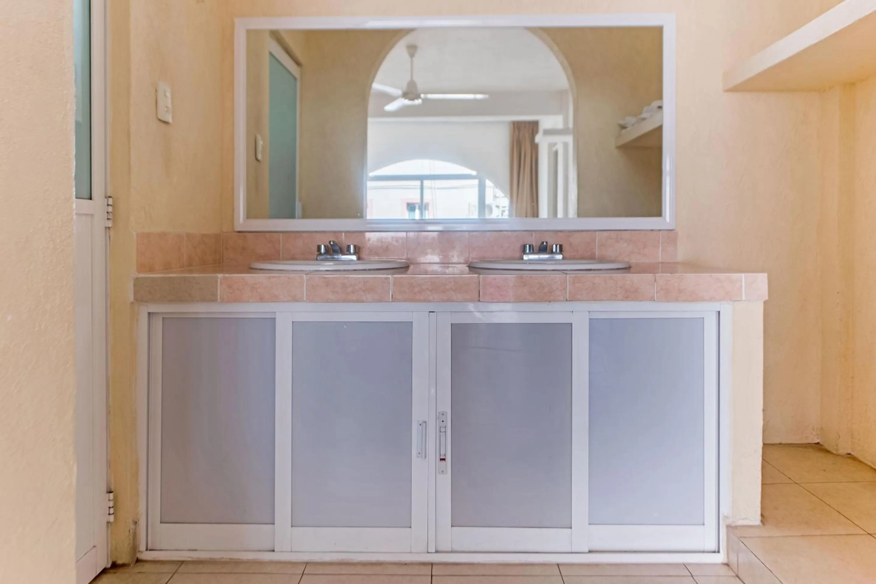 Bathroom in Capital O Hotel El Mejicano, Acapulco