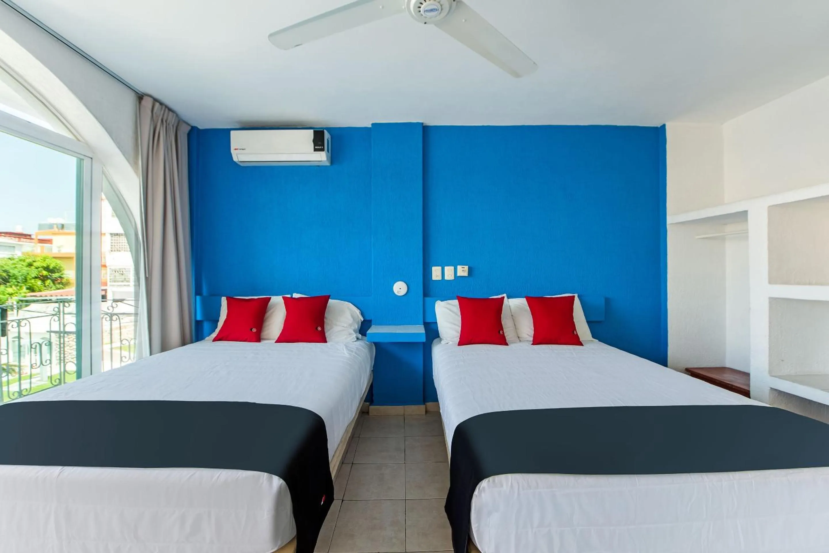 Bedroom, Bed in Capital O Hotel El Mejicano, Acapulco