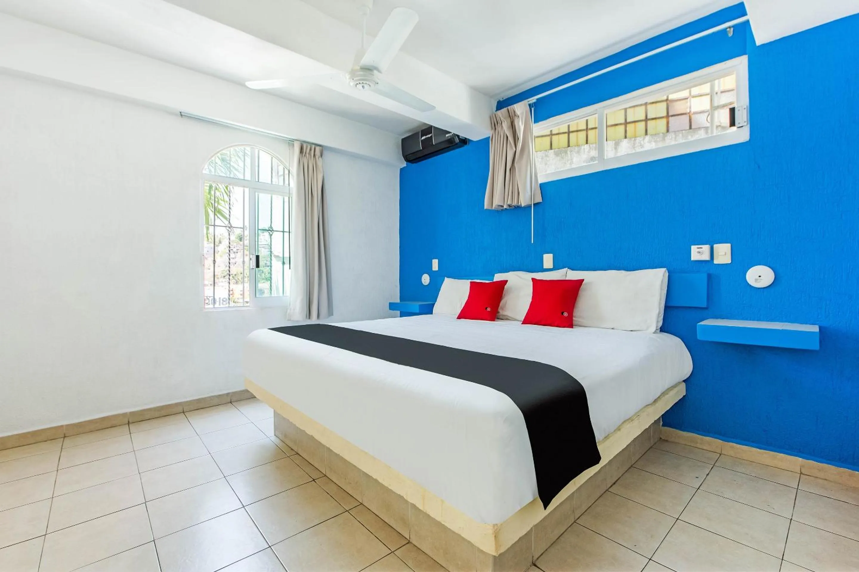 Bedroom, Bed in Capital O Hotel El Mejicano, Acapulco