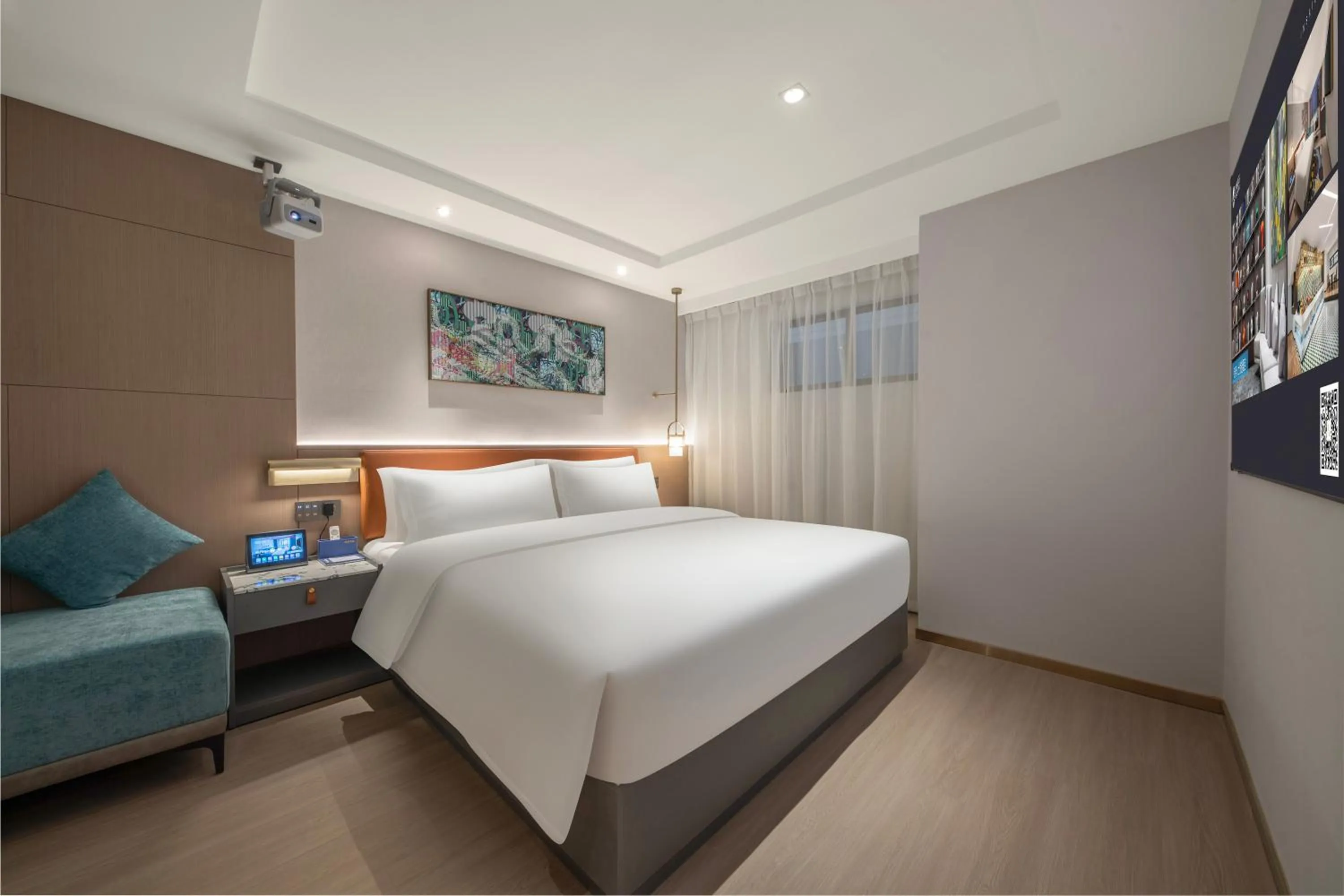 Photo of the whole room, Bed in Insail Hotels Guangzhou Beijing Road Pedestrian Branch