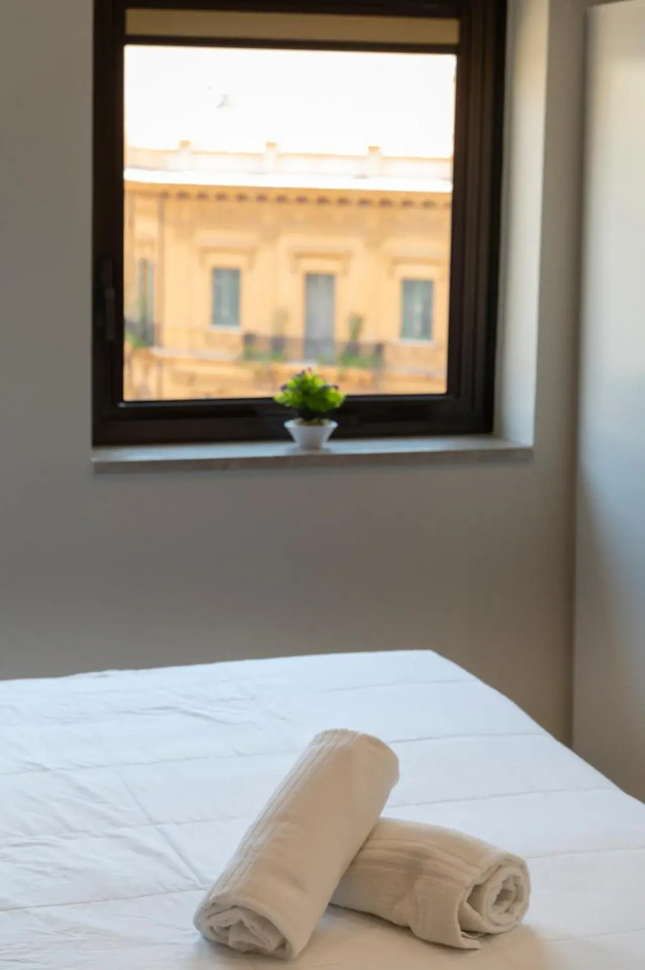 Deluxe Triple Room in B&B Ruggero Settimo - Room & Suite Deluxe Triple Room in B&B Ruggero Settimo - Room & Suite