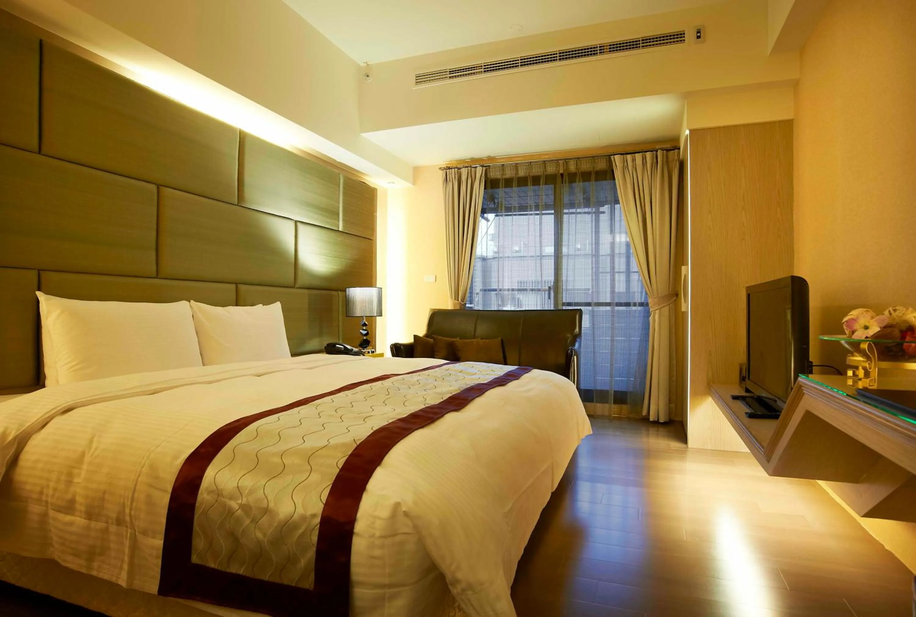 Bedroom, Bed in Master Hotel