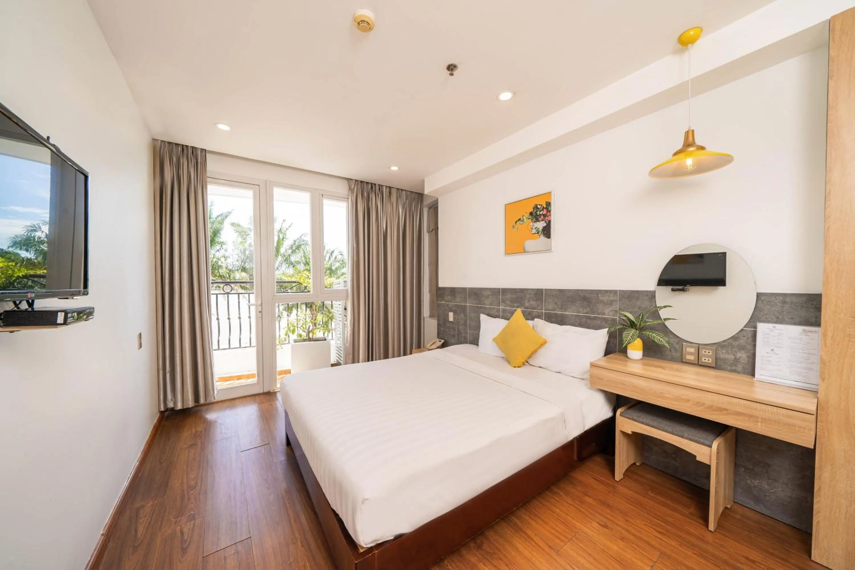 Photo of the whole room, Bed in Happy Day Riverside Hotel & Spa Danang