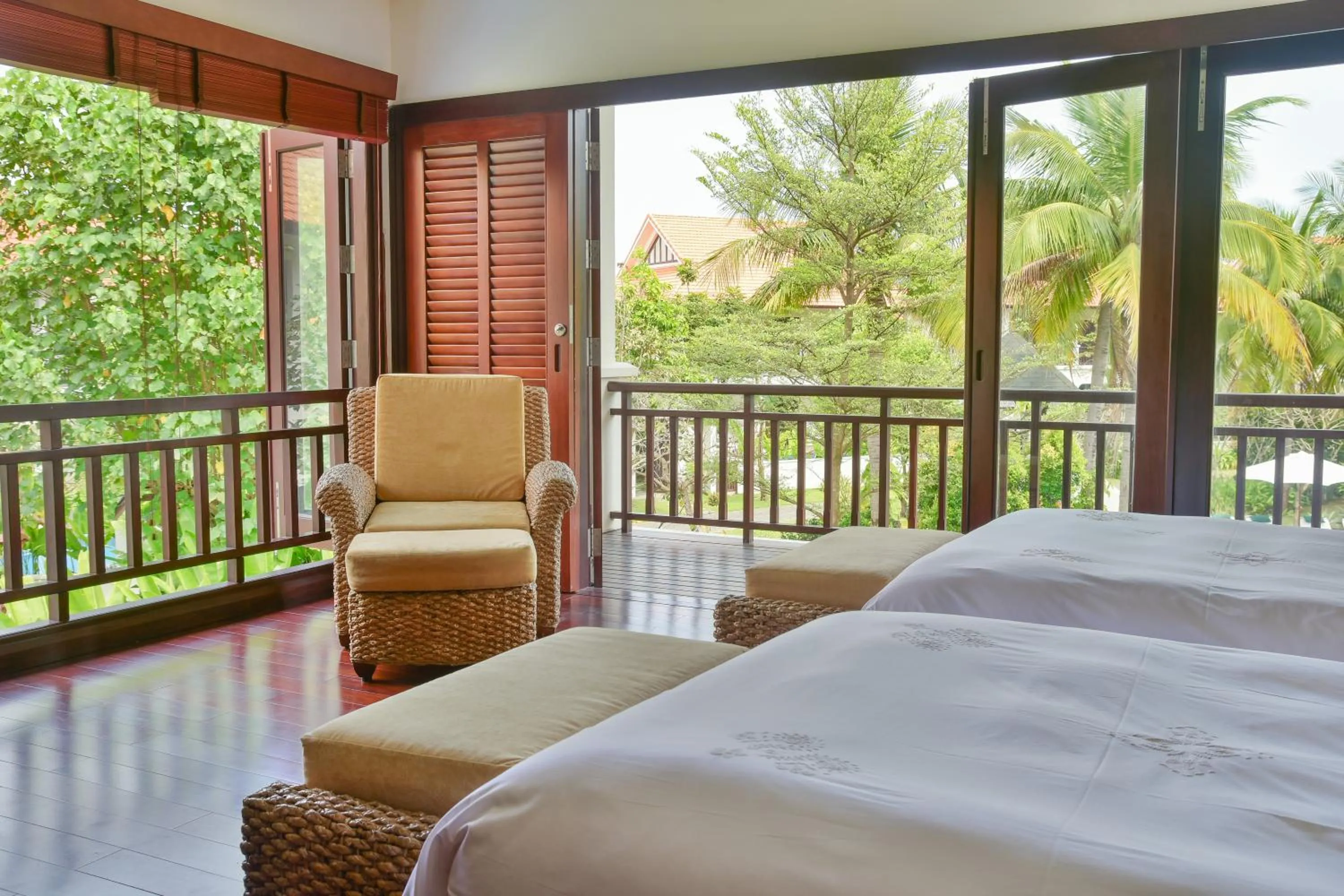 Garden view, Bed in Furama Villas Danang