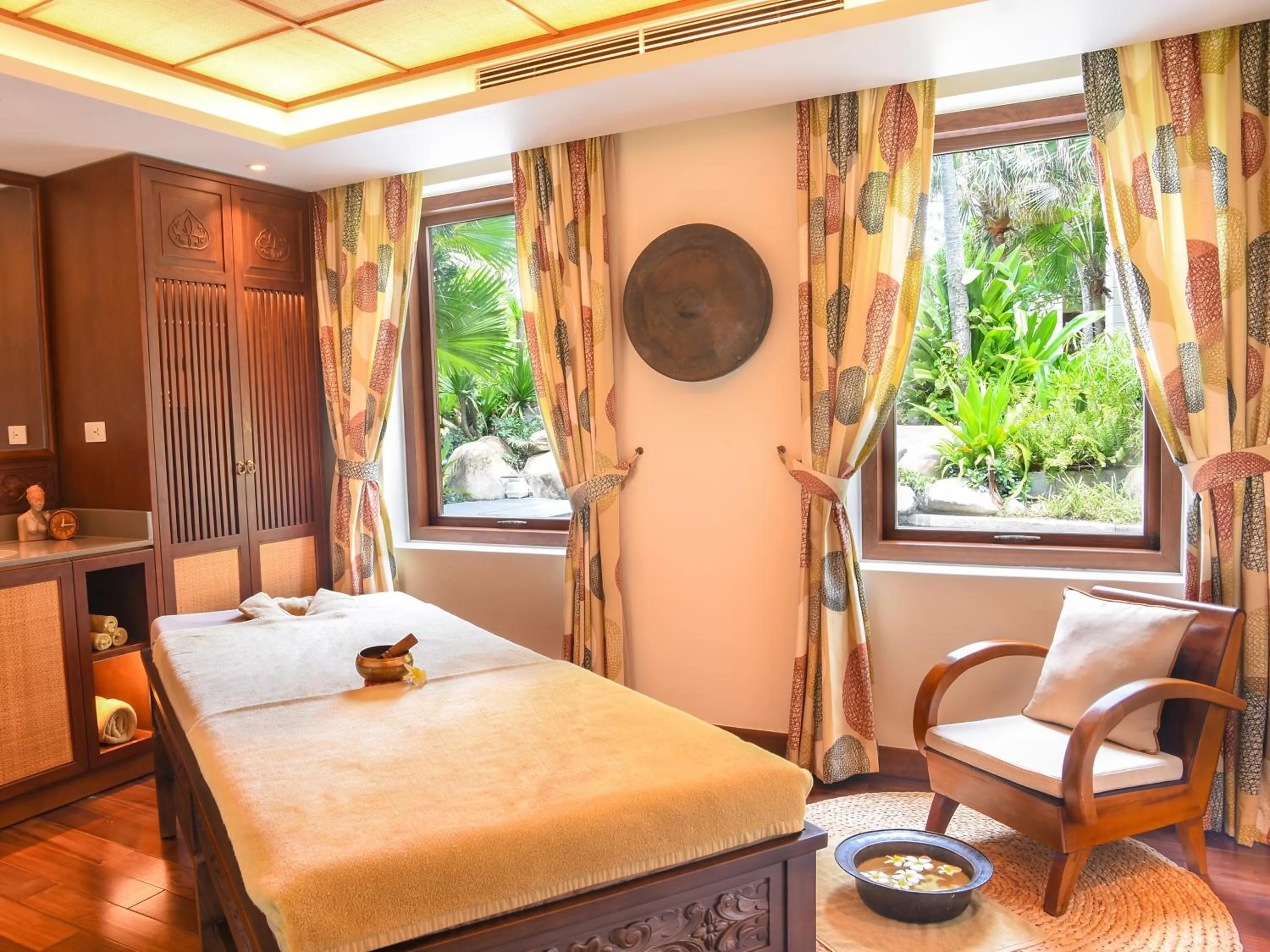 Bed in Furama Villas Danang