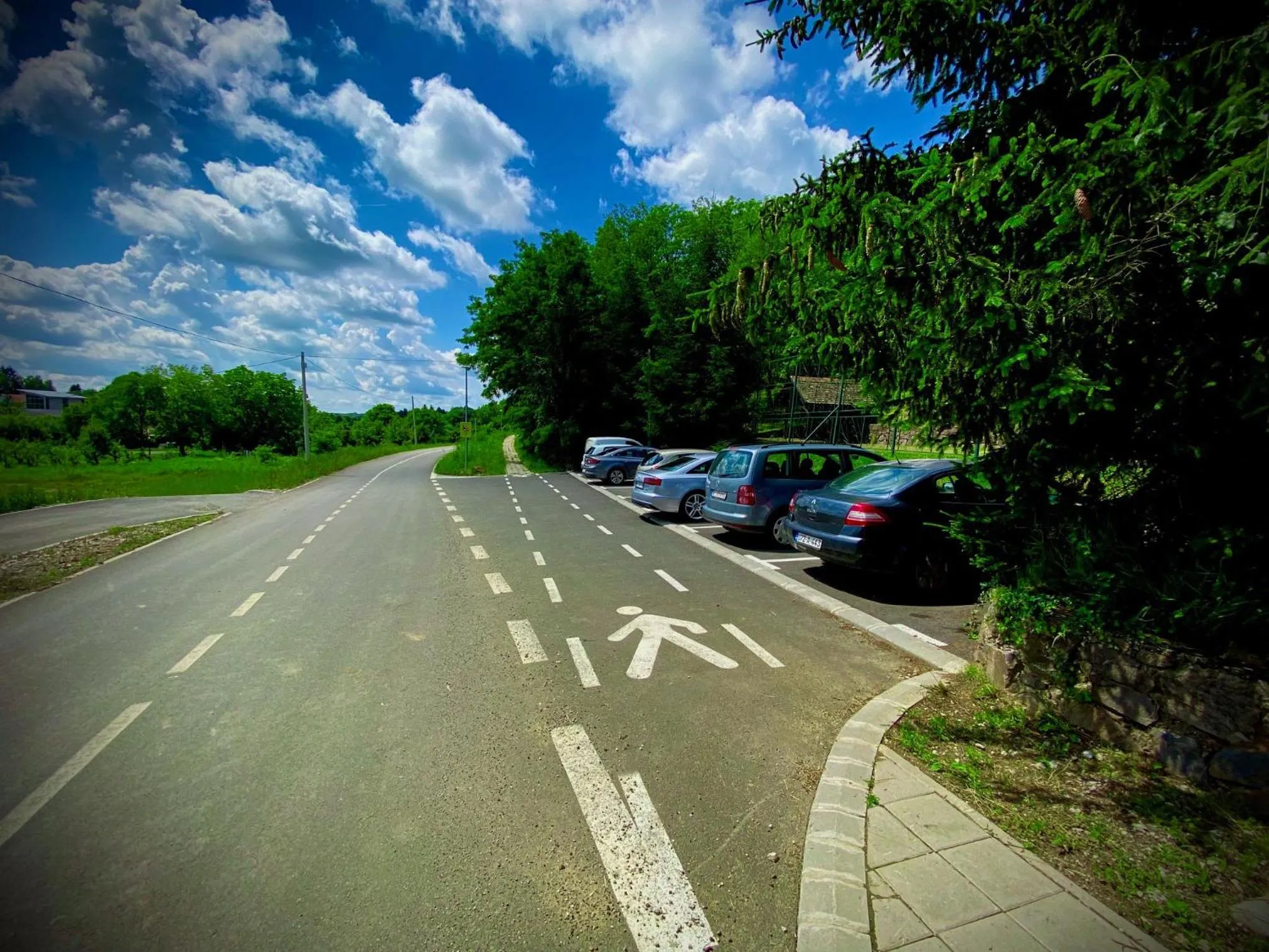 Parking in Ranč Platan - smeštaj u Nacionalnom parku Fruška gora