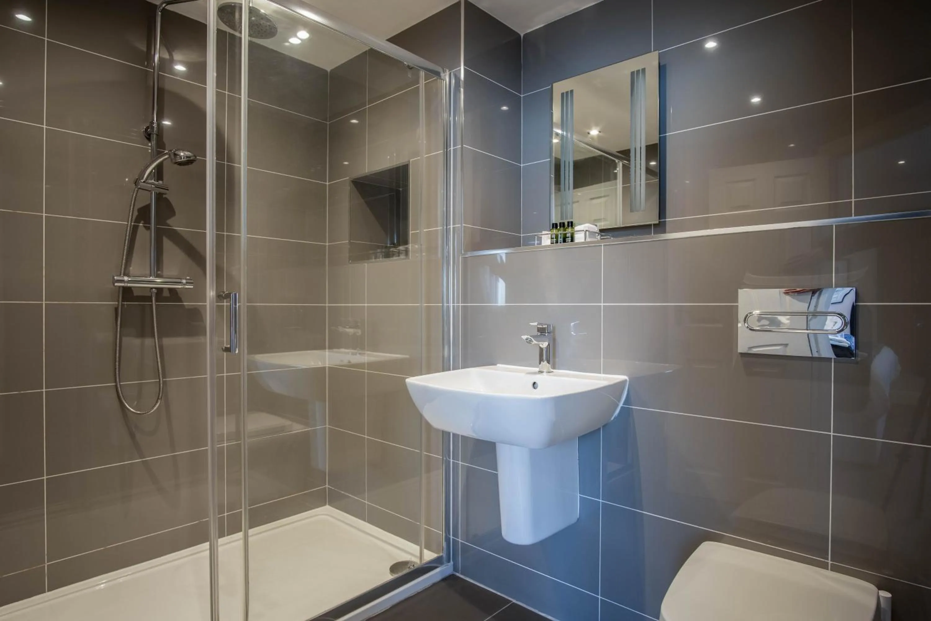 Shower in The Helaina