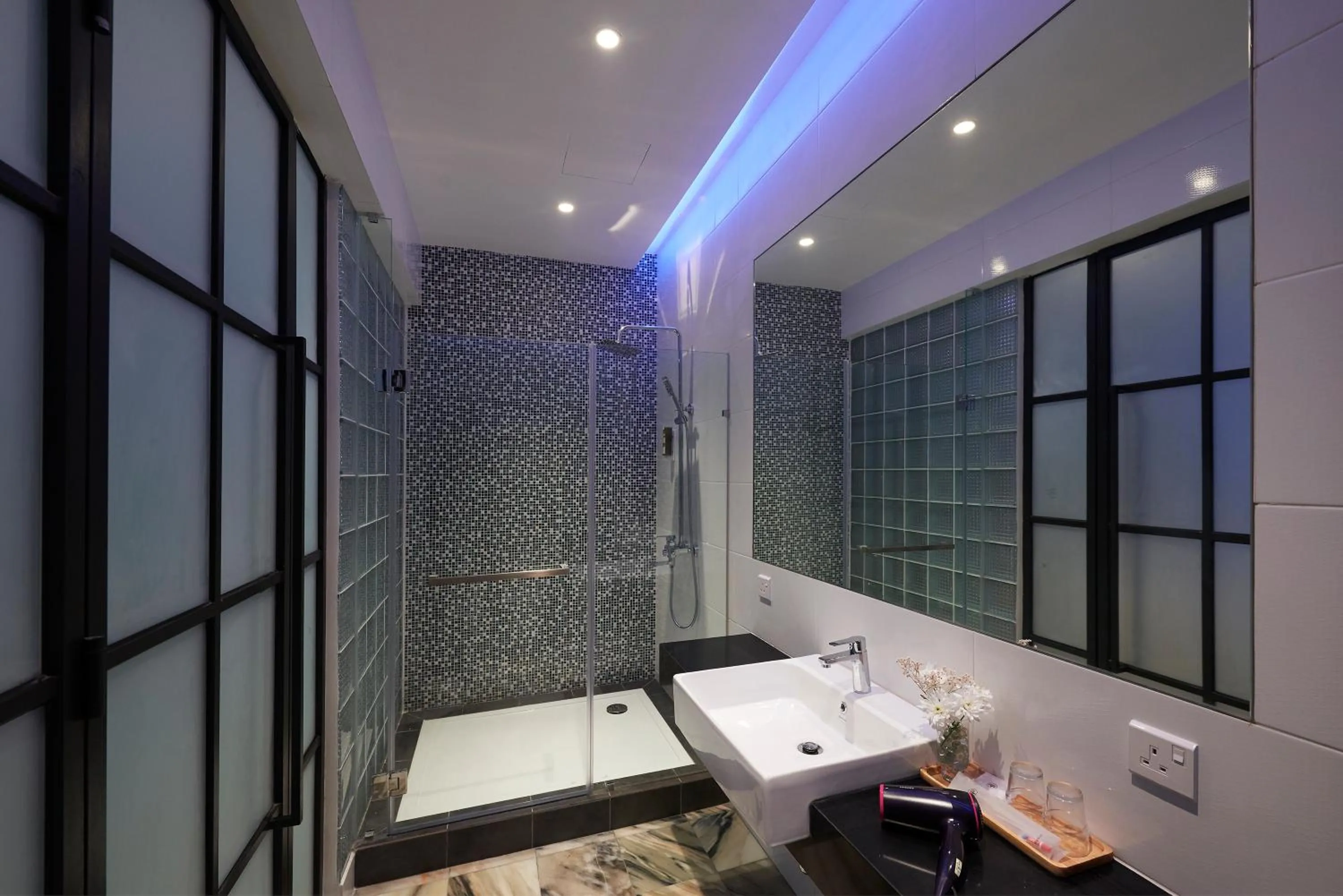 Bathroom in Macalister Terraces Hotel